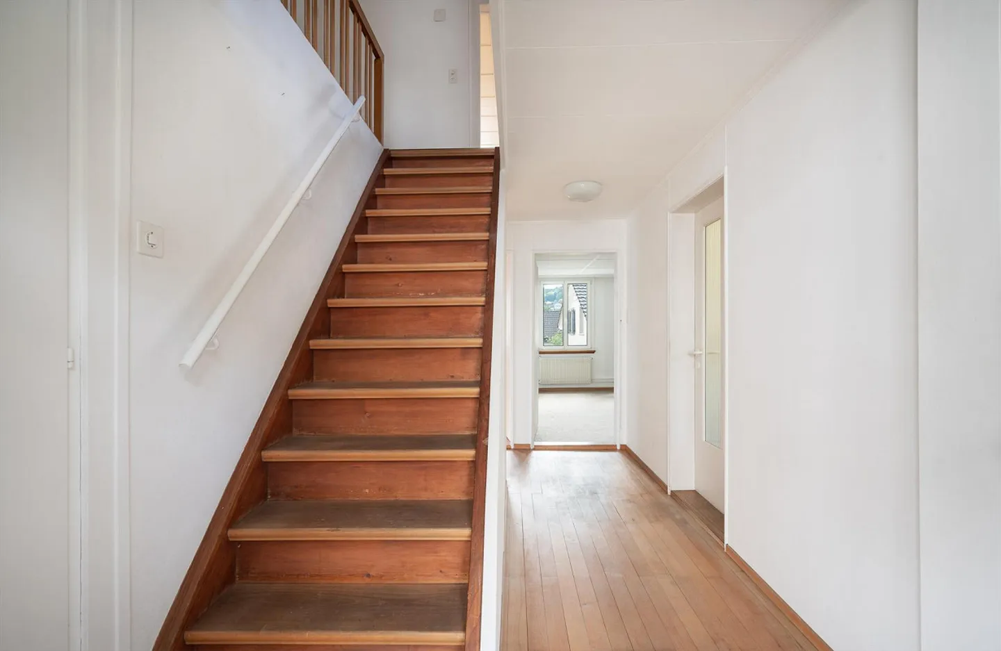 Affascinante casa unifamiliare di 8½ stanze con potenziale versatile - Foto 16 di 20