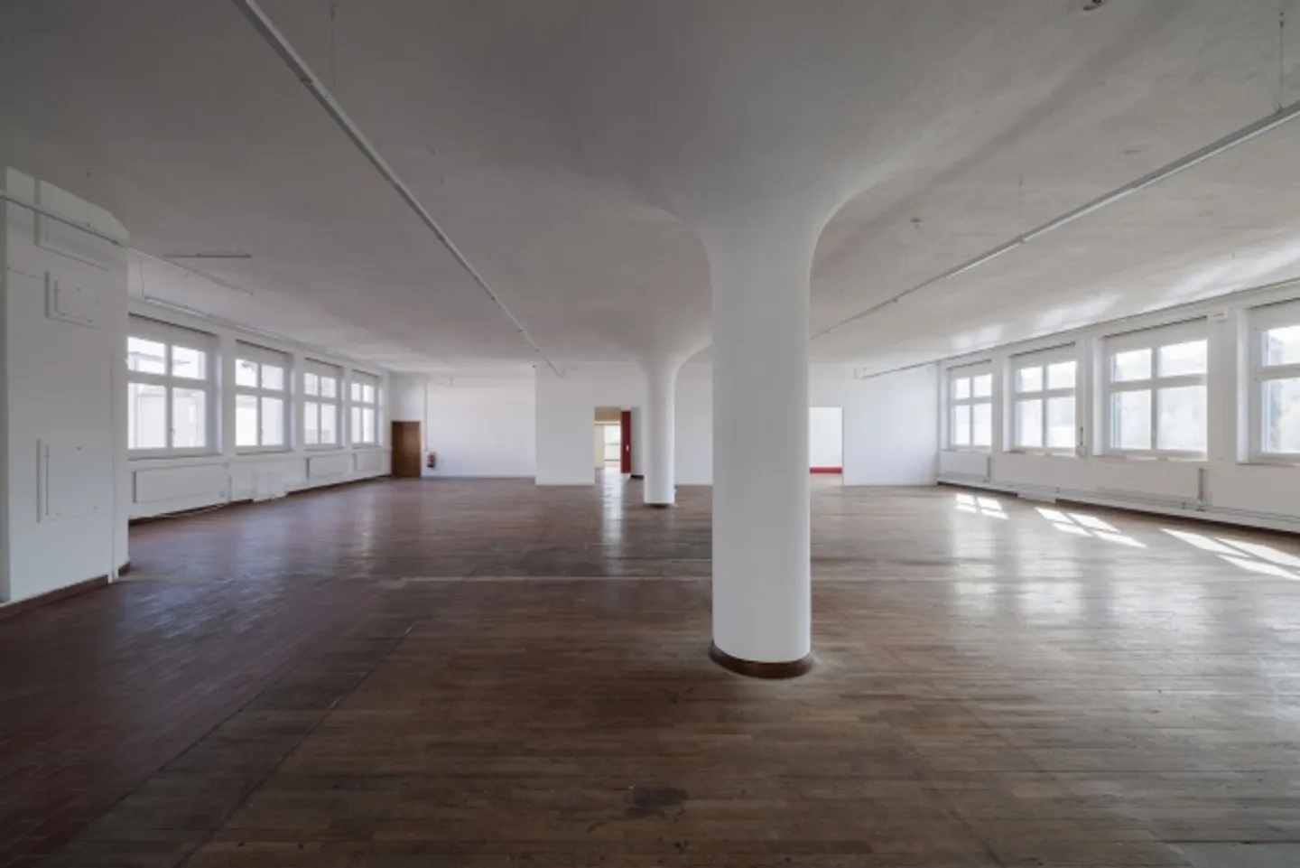 Edificio ad uso misto in affitto - Foto 2 di 13