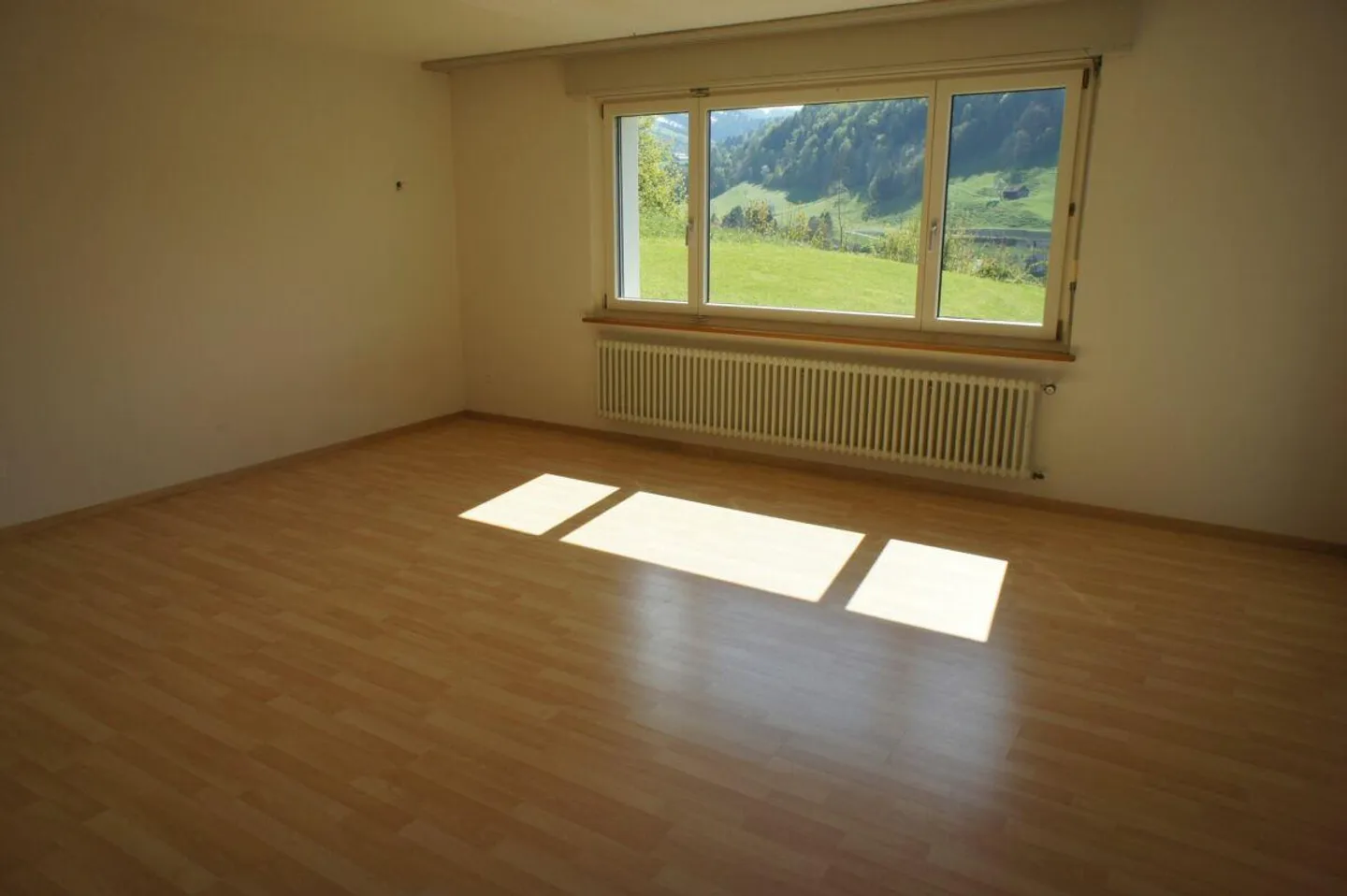 Appartement 2 pièces confortable dans un emplacement calme - Photo 3 sur 5