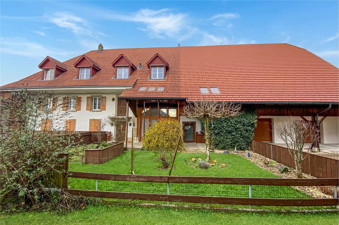 Maison multifamiliale avec amour pour le charme des vieux bâtiments - Photo 1 sur 13