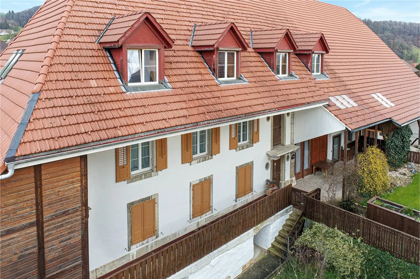 Maison multifamiliale avec amour pour le charme des vieux bâtiments - Photo 2 sur 13