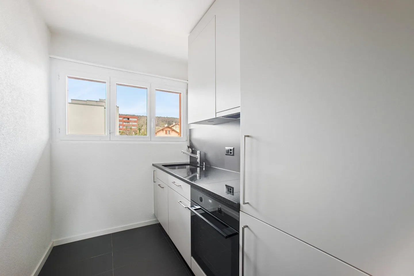 Charmante 1,5 Zimmer im obersten Stock mit Seeblick - Foto 3 von 7