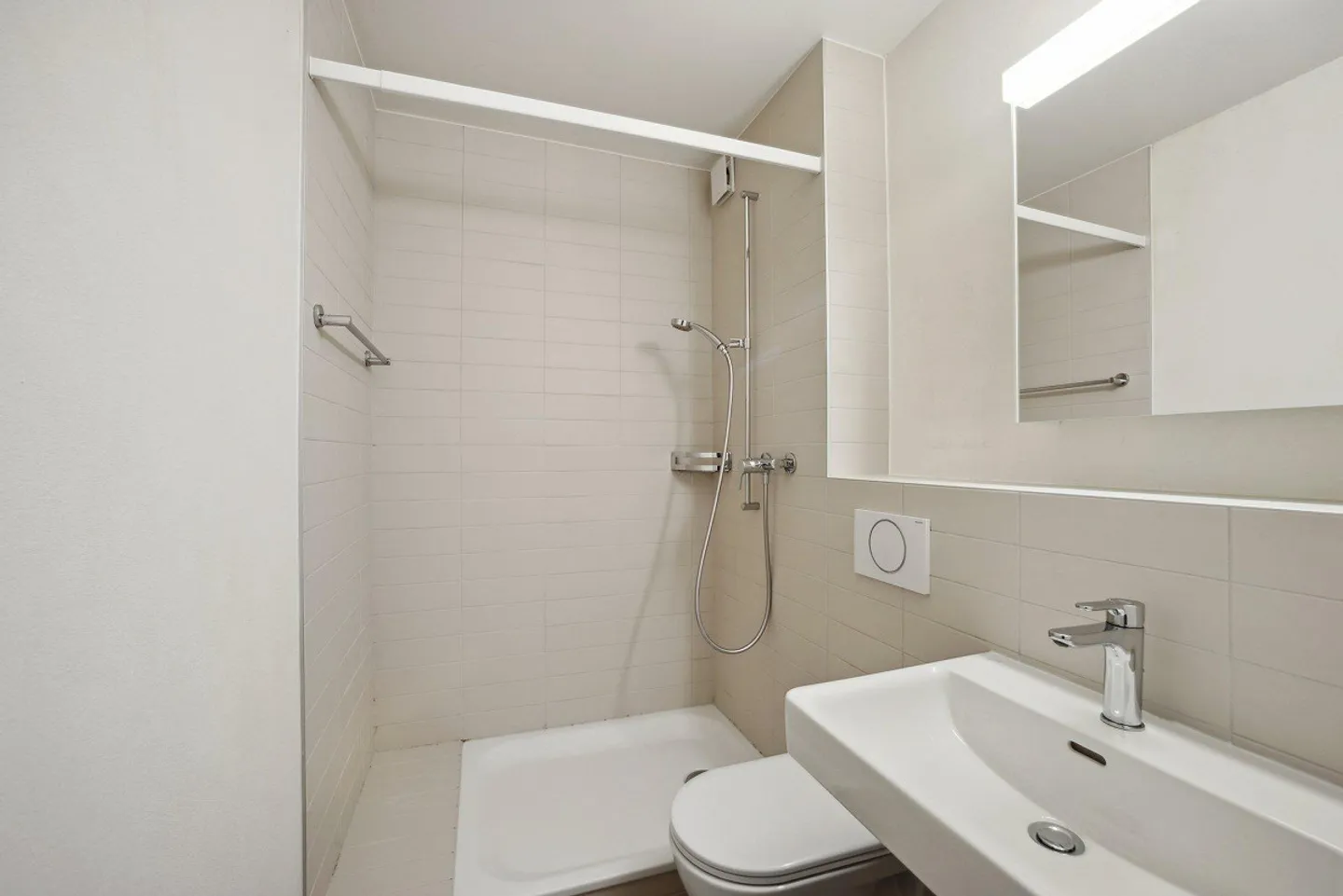 Charmante 1,5 Zimmer im obersten Stock mit Seeblick - Foto 6 von 7