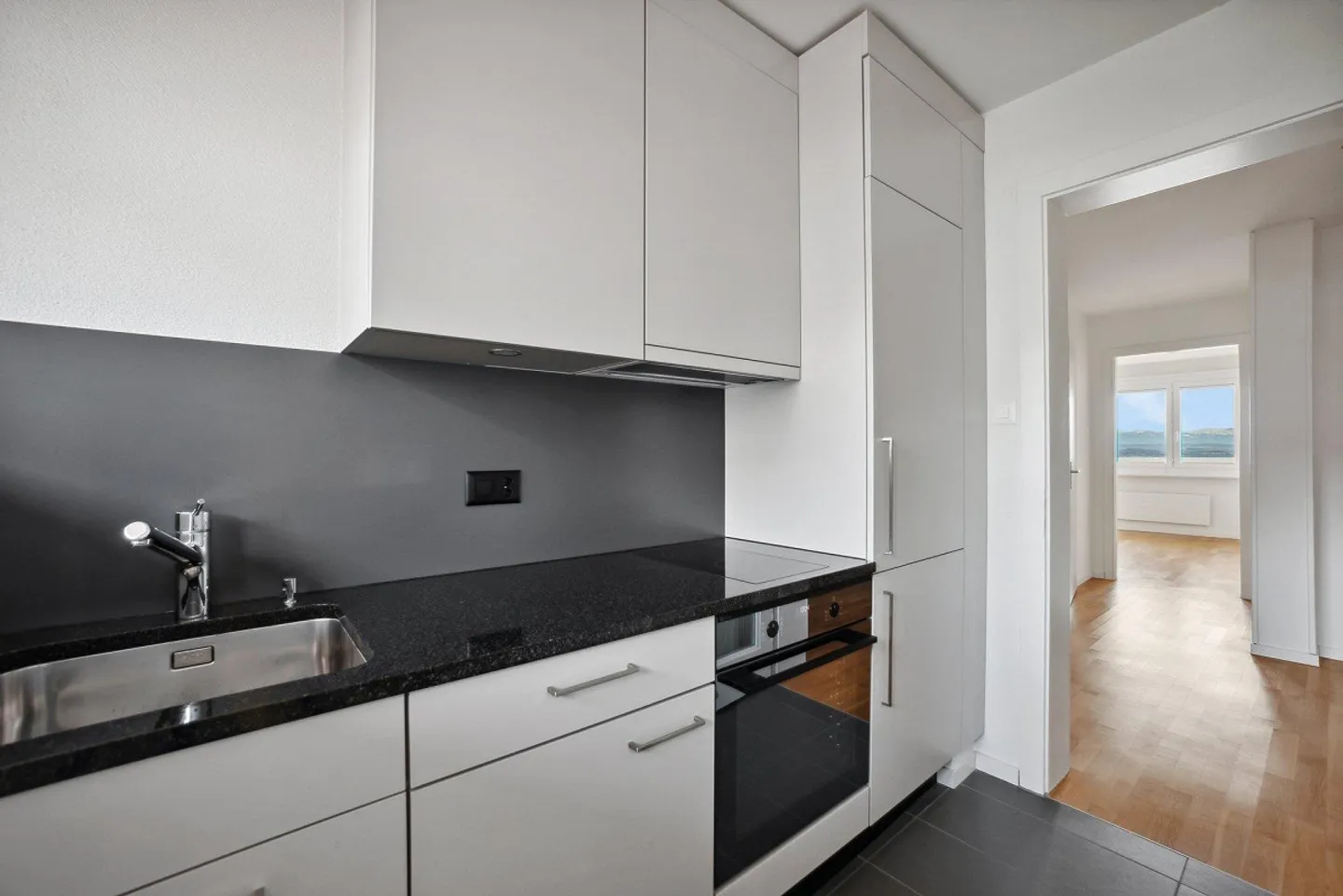 Charmante 1,5 Zimmer im obersten Stock mit Seeblick - Foto 4 von 7