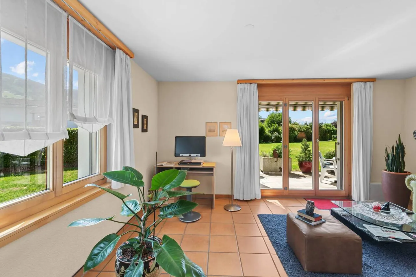 Quiet garden apartment with unobstructed open space and underground parking space - Photo 4 of 13