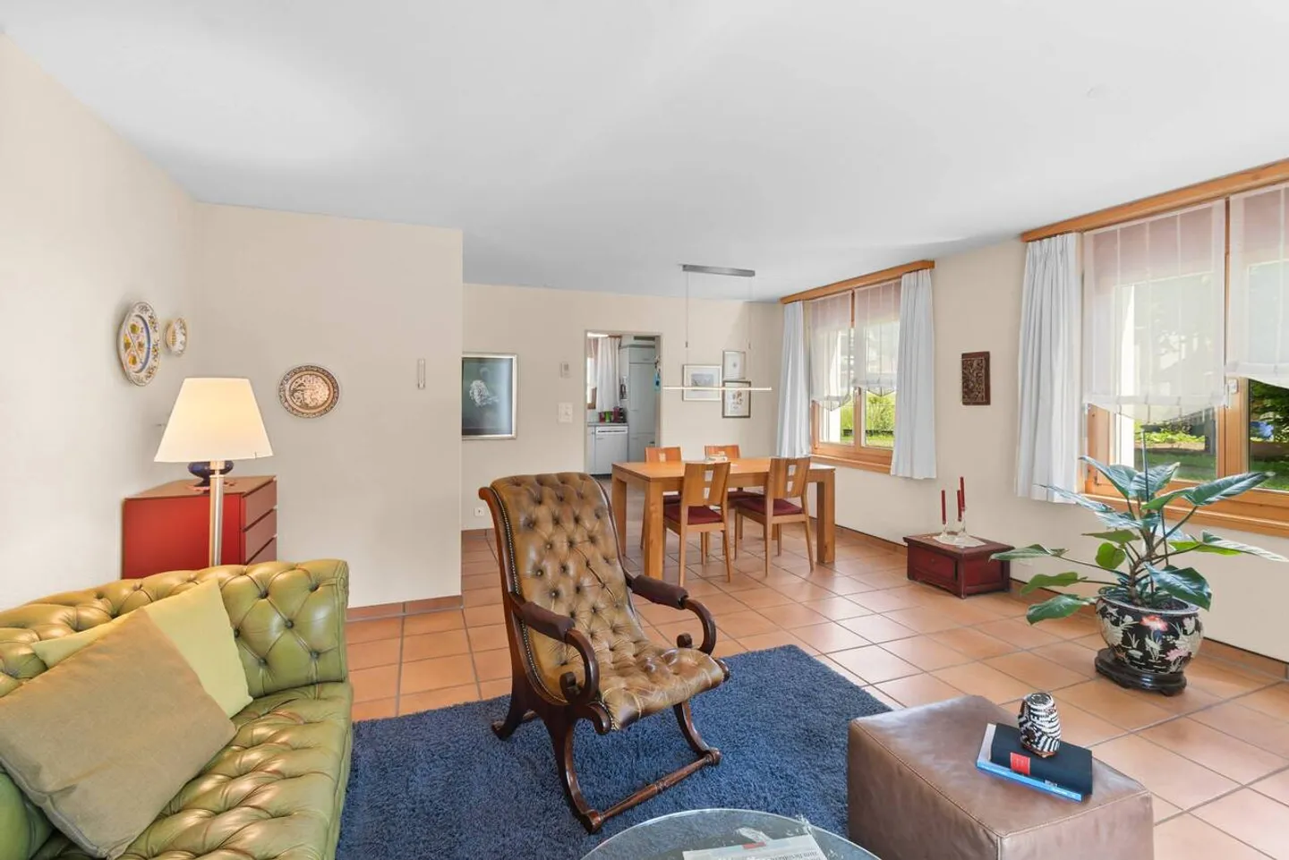 Quiet garden apartment with unobstructed open space and underground parking space - Photo 5 of 13