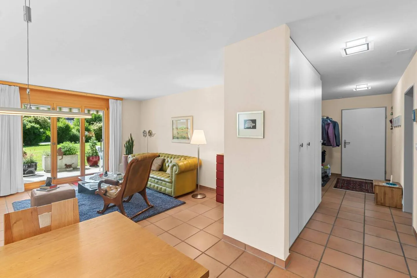 Quiet garden apartment with unobstructed open space and underground parking space - Photo 6 of 13