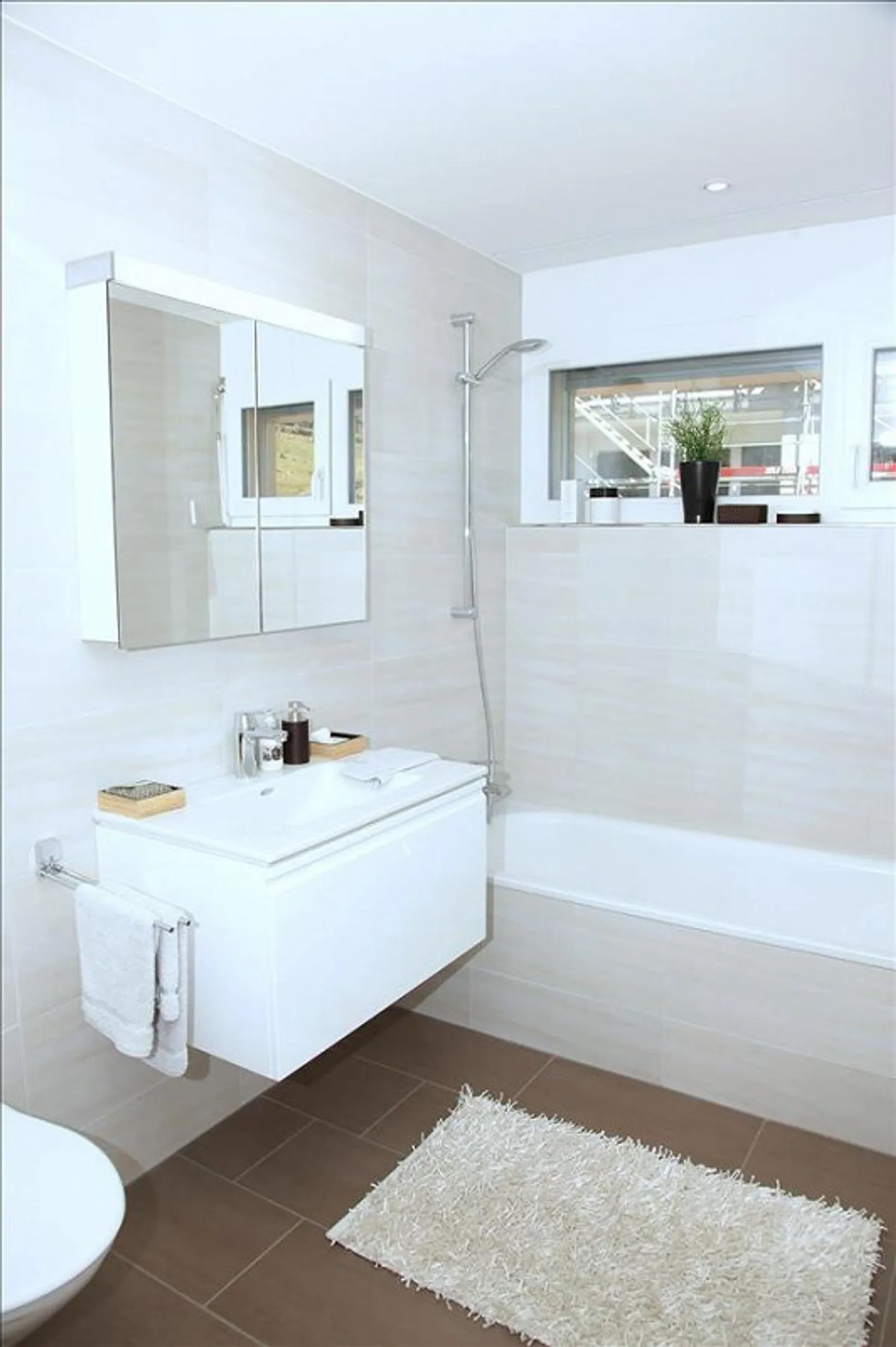 Search ... surprise ... living! - Photo 6 of 8