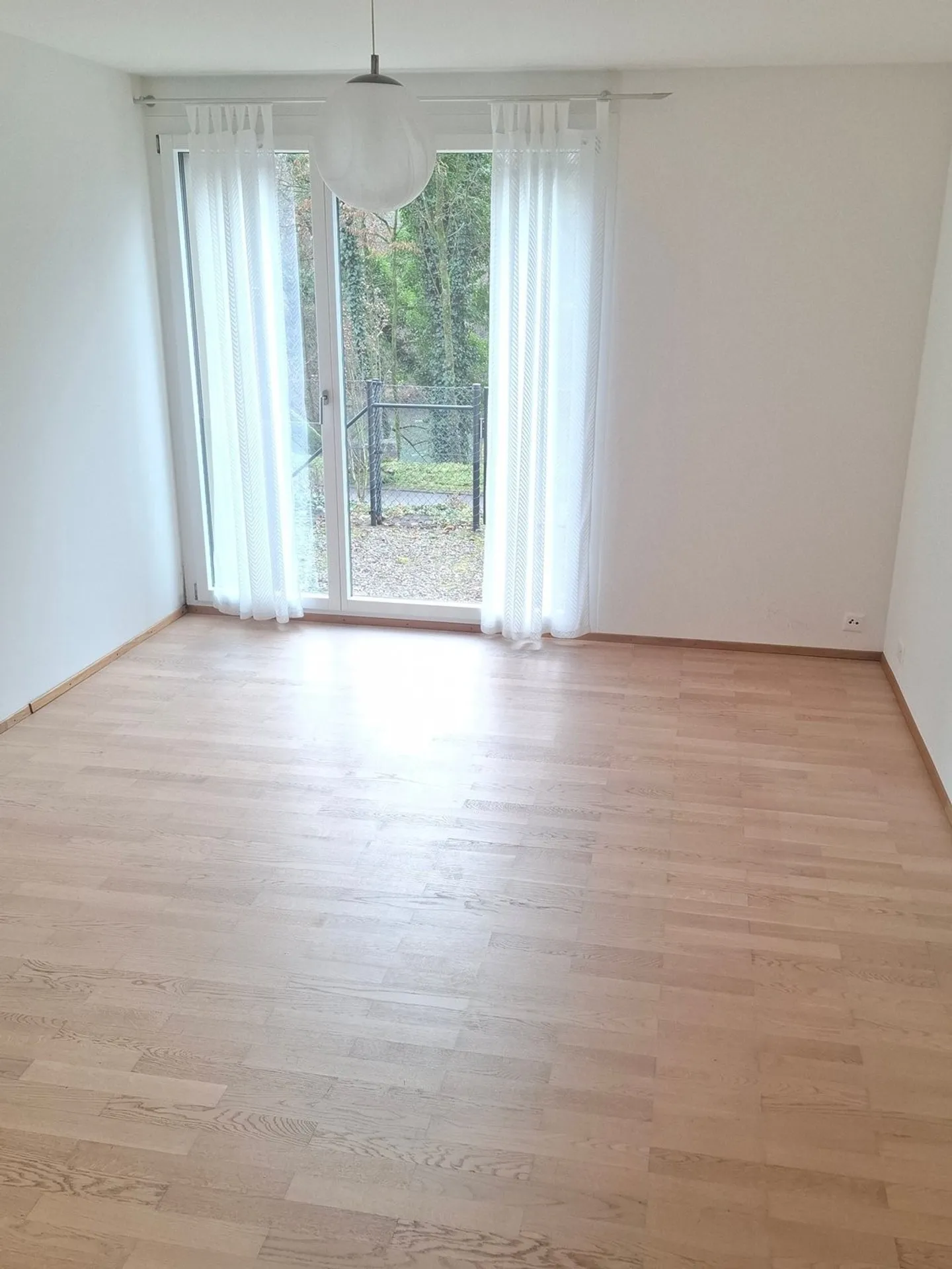 Modern 2.5-room apartment with balcony in Grellingen - Photo 3 of 13
