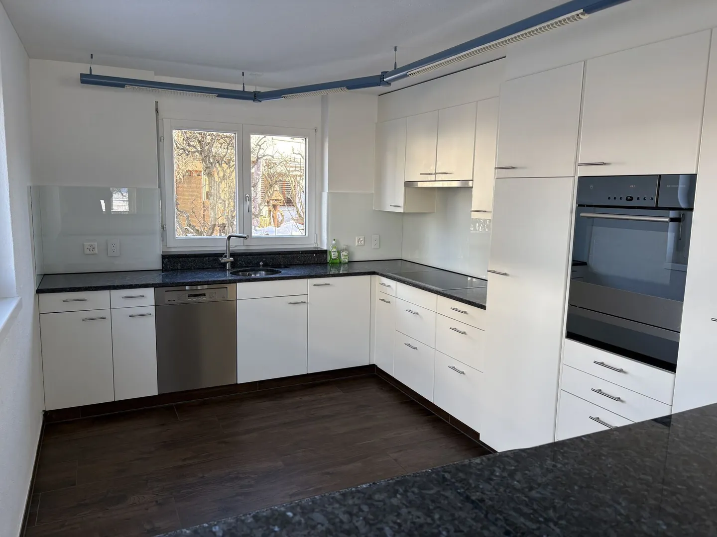 Attraktives Doppelhaus mit viel Platz in ruhigem Wohnquartier - Foto 1 von 9