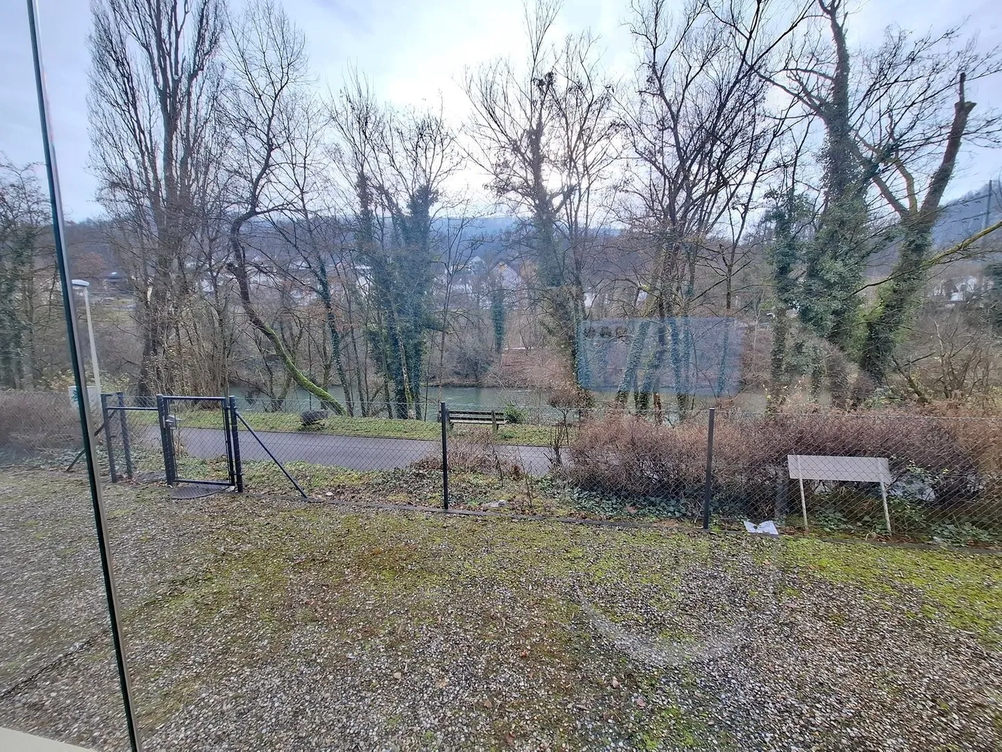 Modern 2.5-room apartment with balcony in Grellingen - Photo 10 of 13