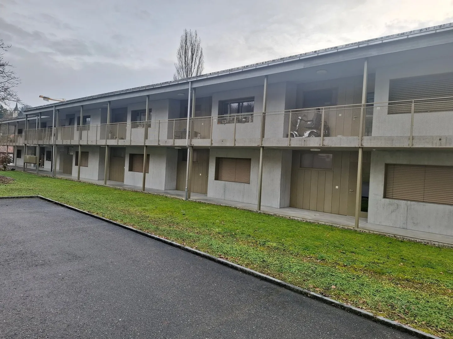 Modern 2.5-room apartment with balcony in Grellingen - Photo 11 of 13