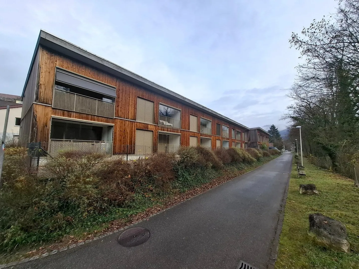Modern 2.5-room apartment with balcony in Grellingen - Photo 13 of 13