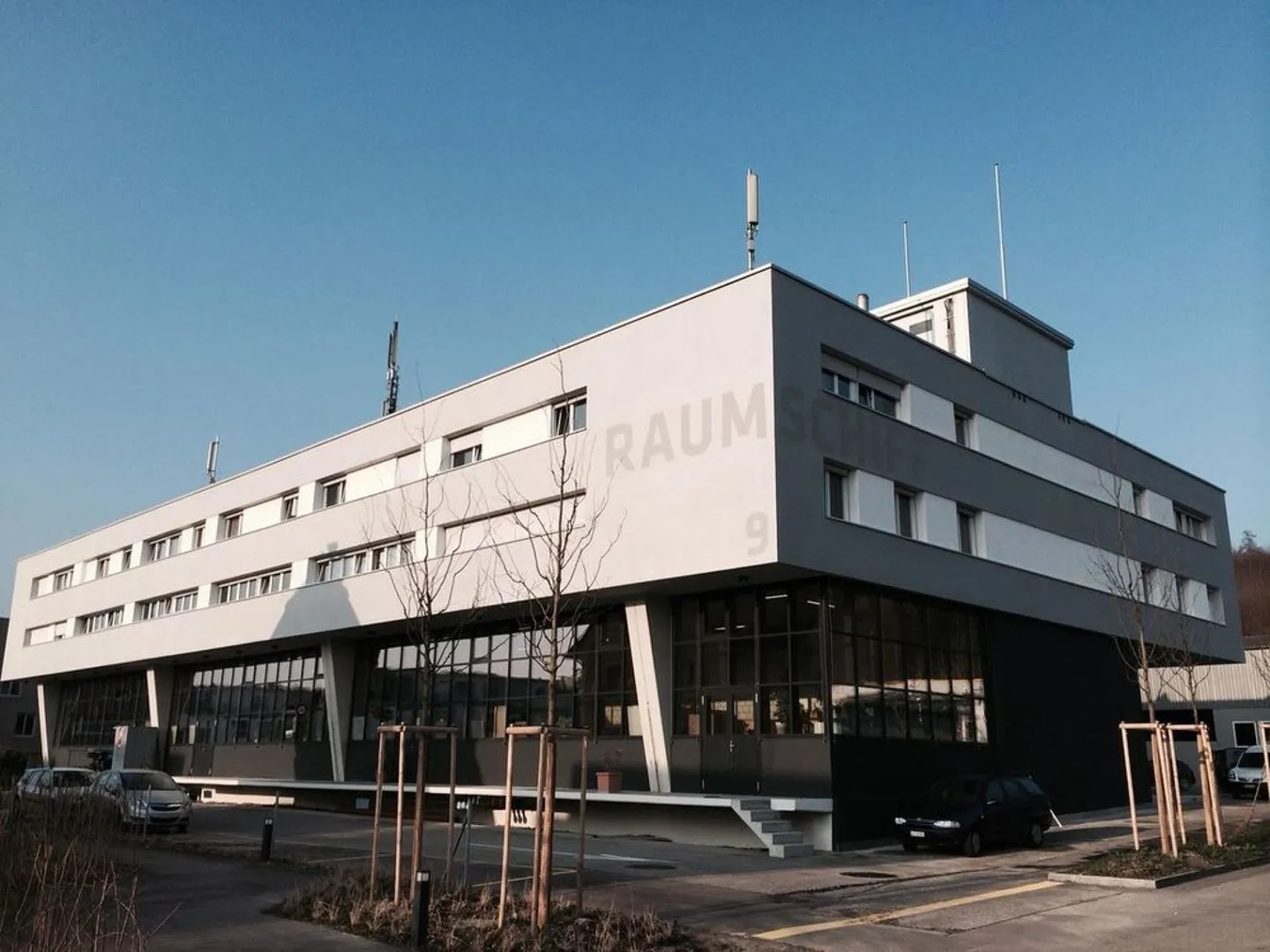 Magazzini al 1° piano interrato con rampe dirette e grande ascensore per merci in affitto - Foto 1 di 3