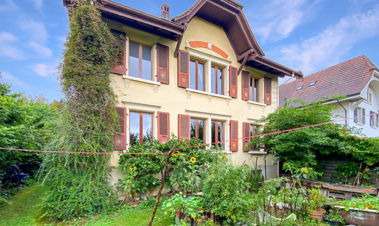 Maison individuelle spacieuse de 10 pièces à Safern avec jardin ! - Photo 3 sur 13