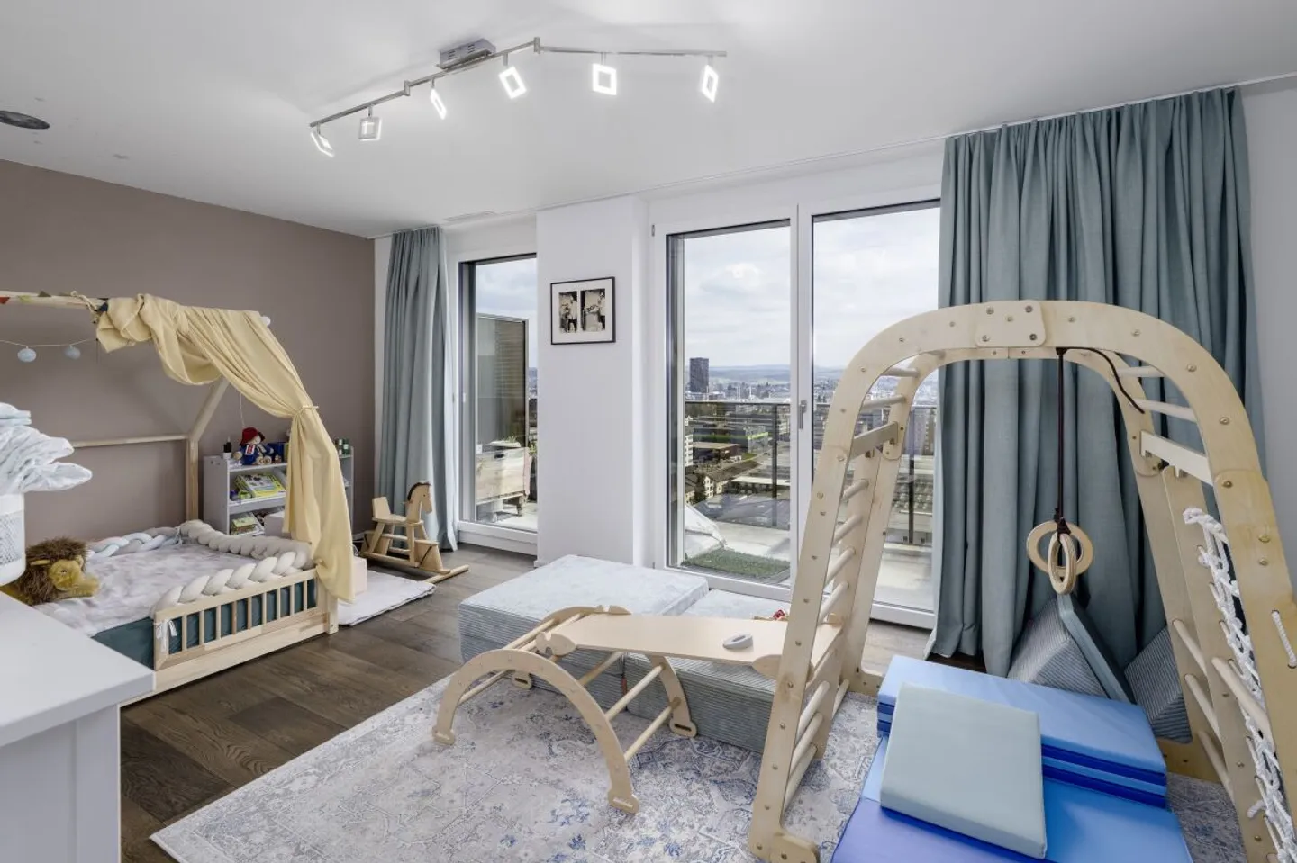 Stylish living at the highest level - Photo 5 of 8