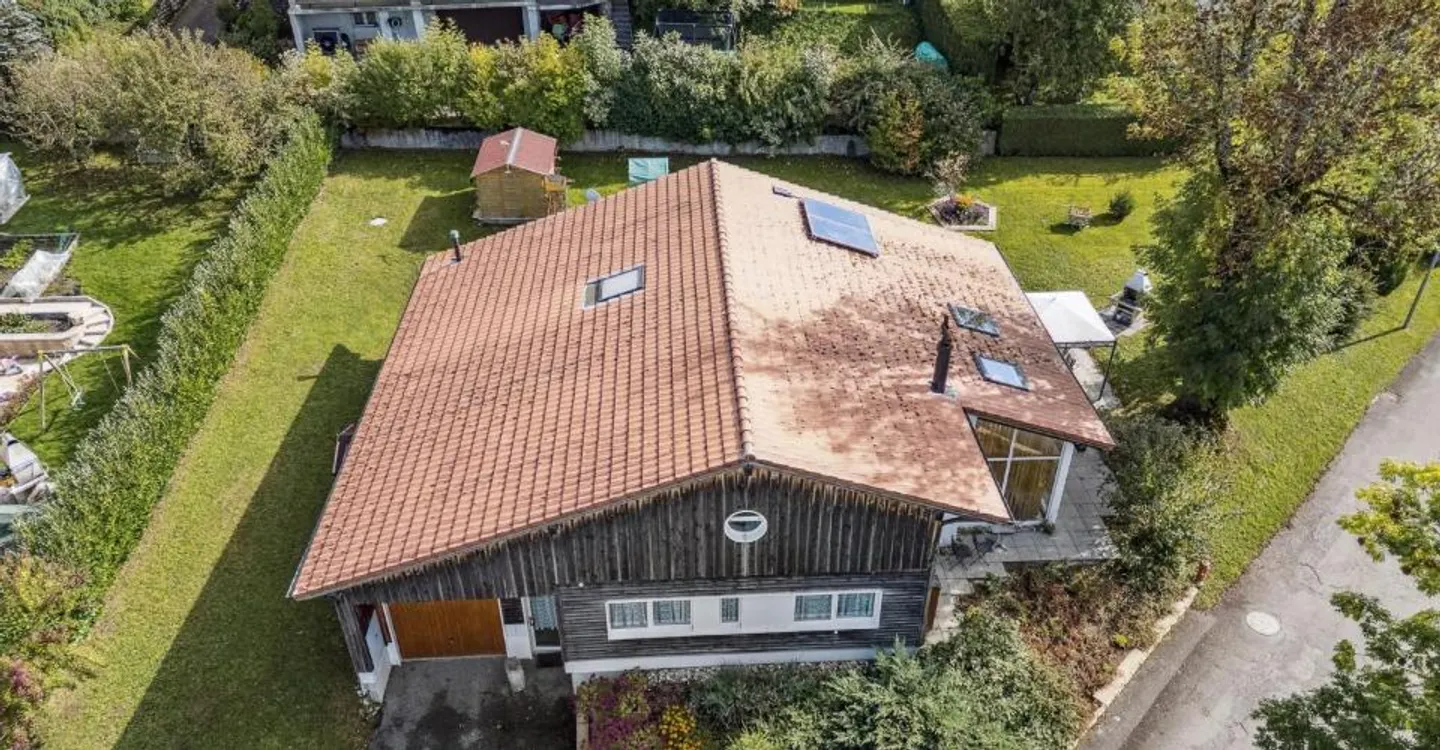 Spacious 8-room detached house - Photo 1 of 11