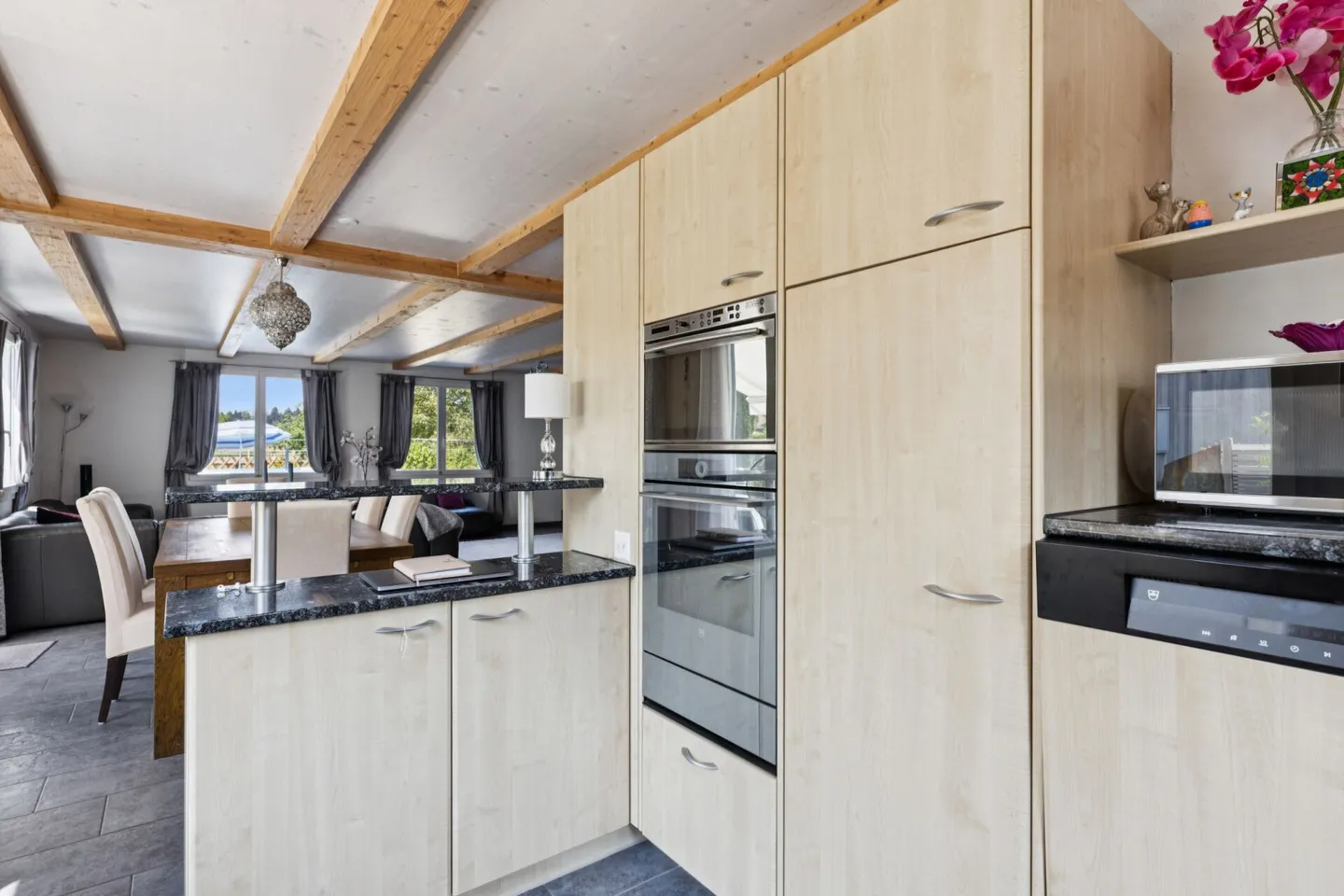 Charming 5.5-Room Semi-Detached House with Green Retreat - Photo 9 of 25
