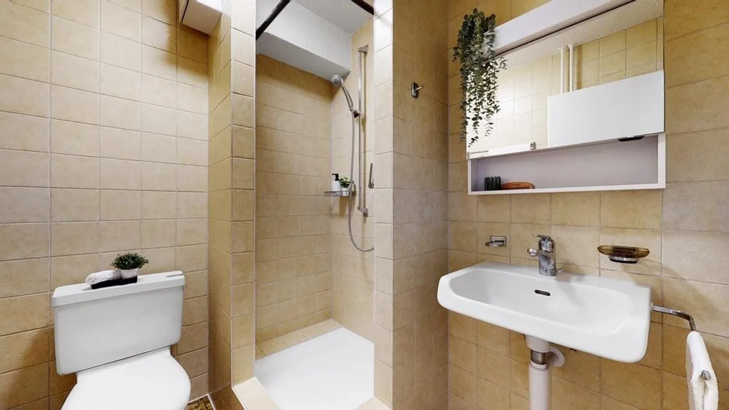 Are you looking for a family-friendly home in a central location? - Photo 8 of 12