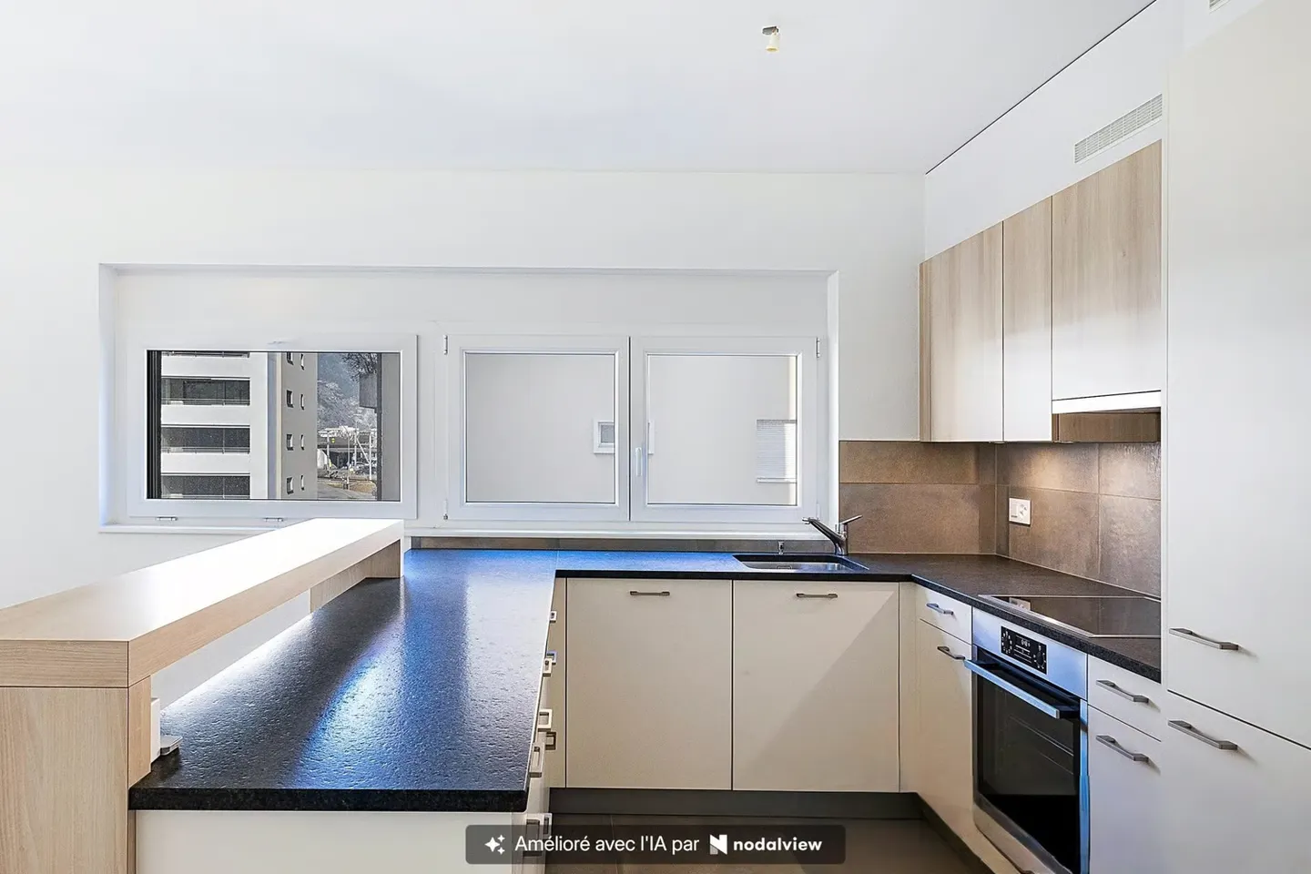 Elegante appartamento 3.5 locali con loggia a due passi dalla stazione - Foto 2 di 8