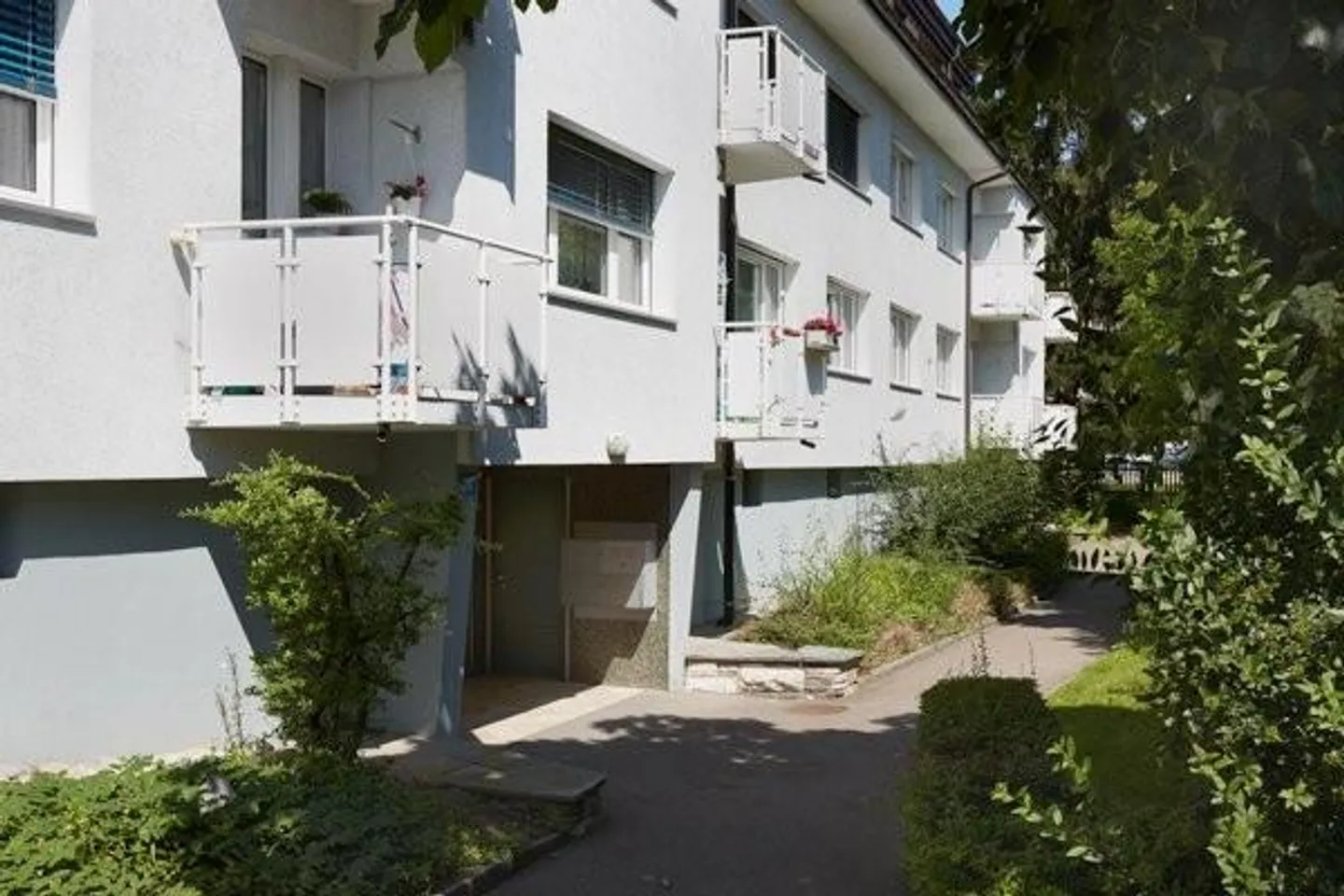 Cozy and spacious apartment seeks new tenant! - Photo 2 of 5