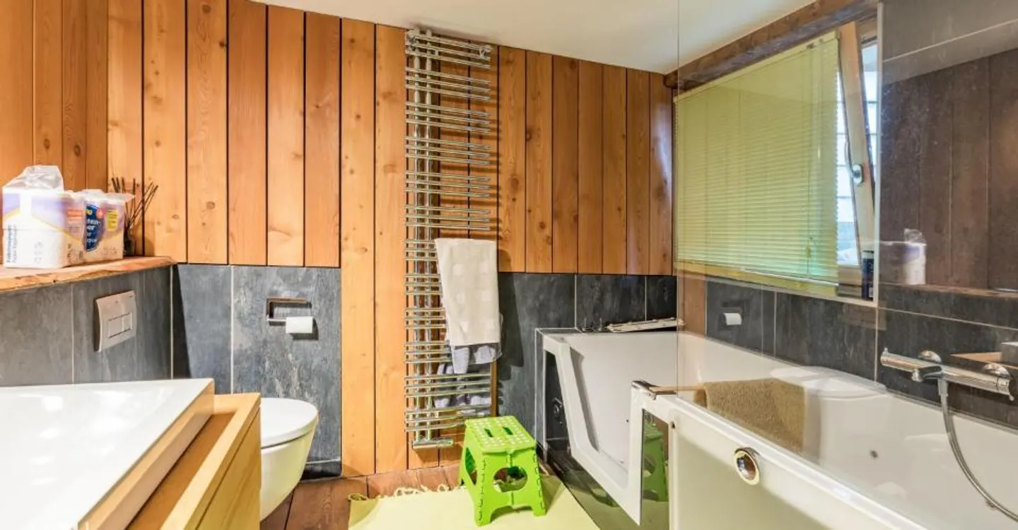 Top renovated apartment in the heart of Eischoll including 3 outdoor parking spaces - Photo 8 of 10