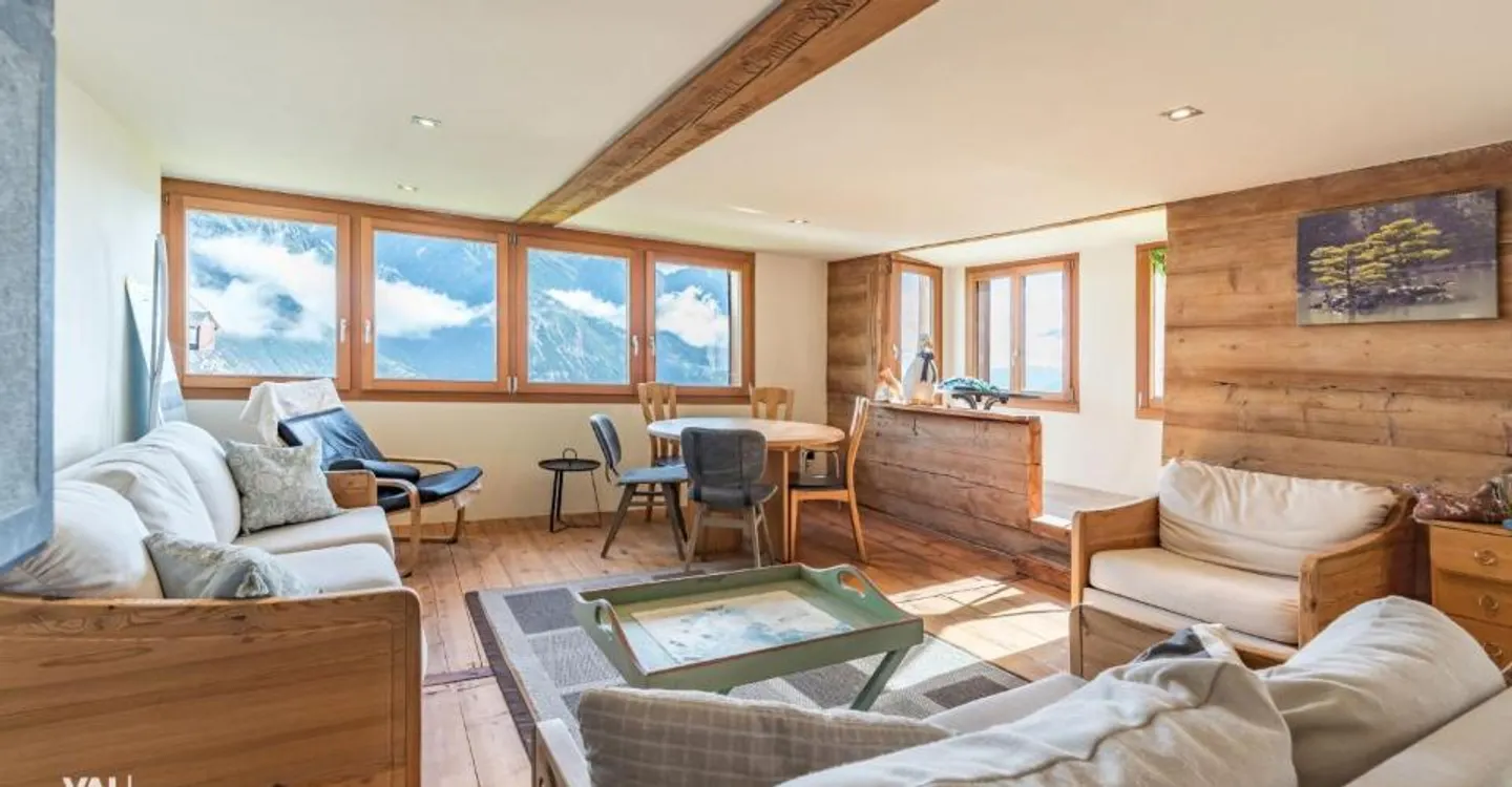 Top renovated apartment in the heart of Eischoll including 3 outdoor parking spaces - Photo 2 of 10