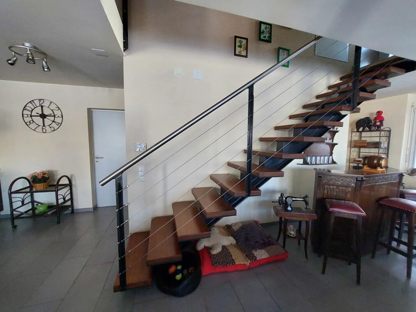 Stunning contemporary villa with a large bay window - Photo 7 of 13