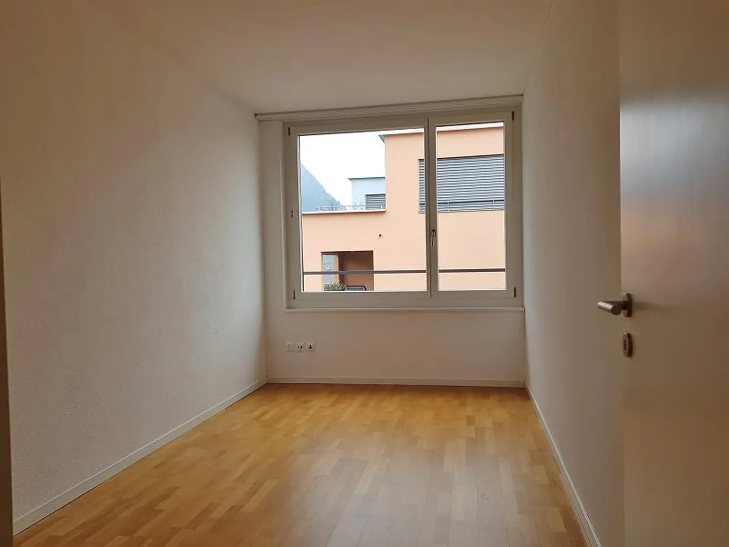 Ampio appartamento di 2,5 locali in affitto - Foto 4 di 5