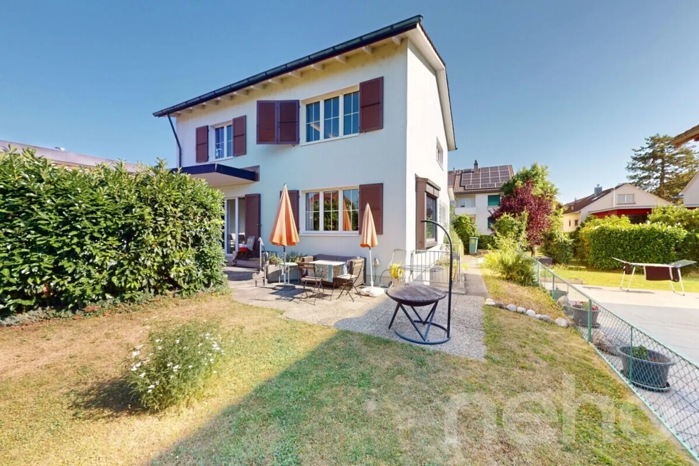 Spacious House with Garden, Garage & Plenty of Space for Family & Office - Photo 3 of 12