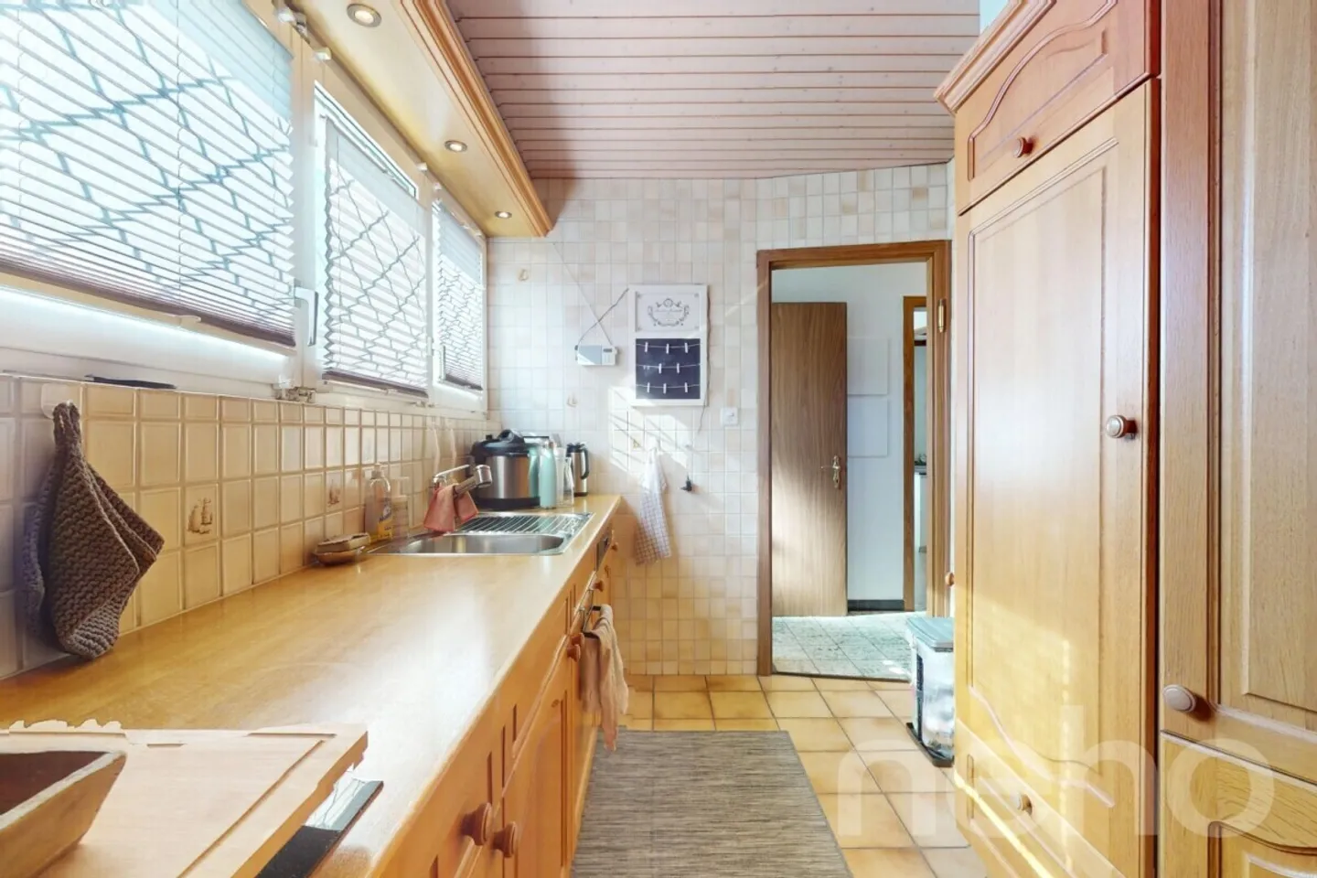 Spacious House with Garden, Garage & Plenty of Space for Family & Office - Photo 8 of 12