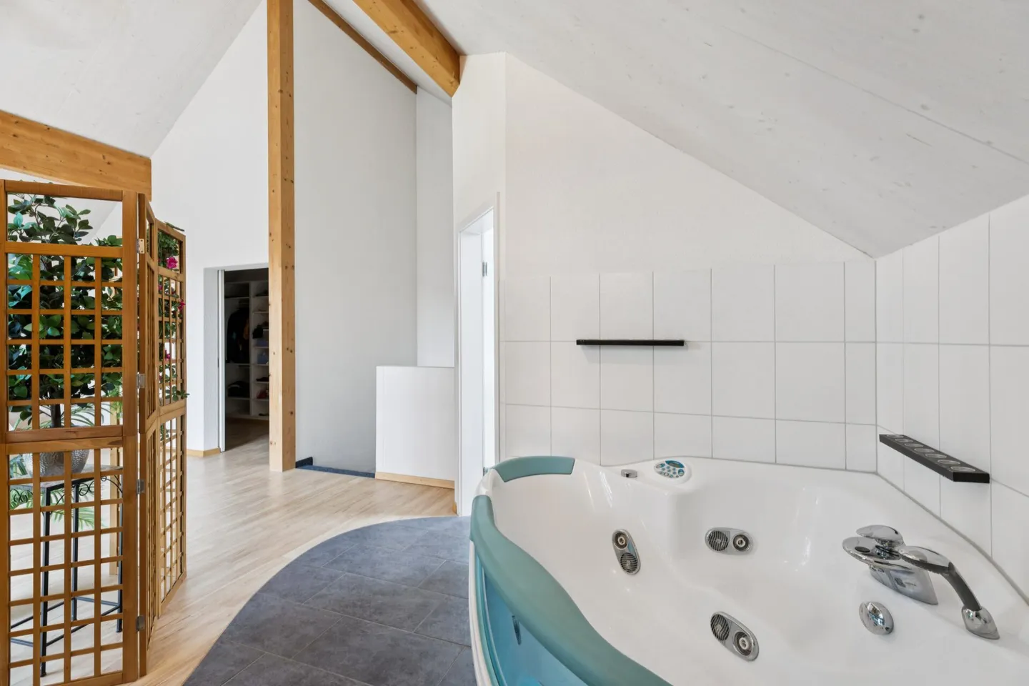 Charming 5.5-Room Semi-Detached House with Green Retreat - Photo 15 of 25