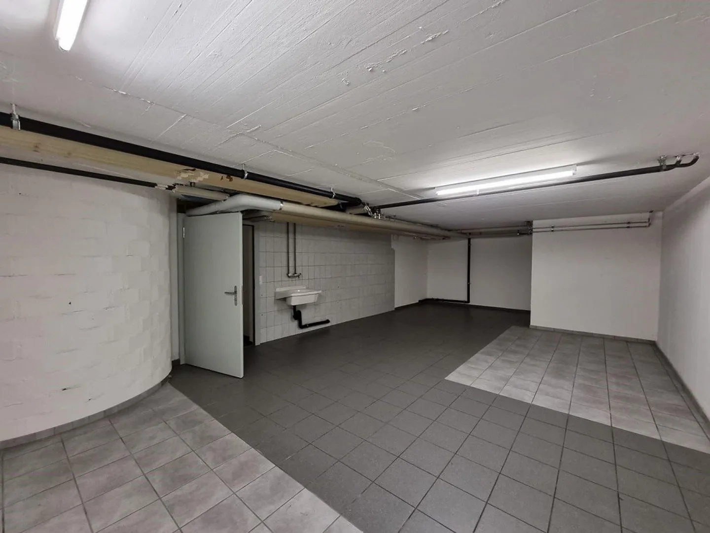 Spazio di stoccaggio con potenziale Lascia correre la tua creatività! - Foto 1 di 6