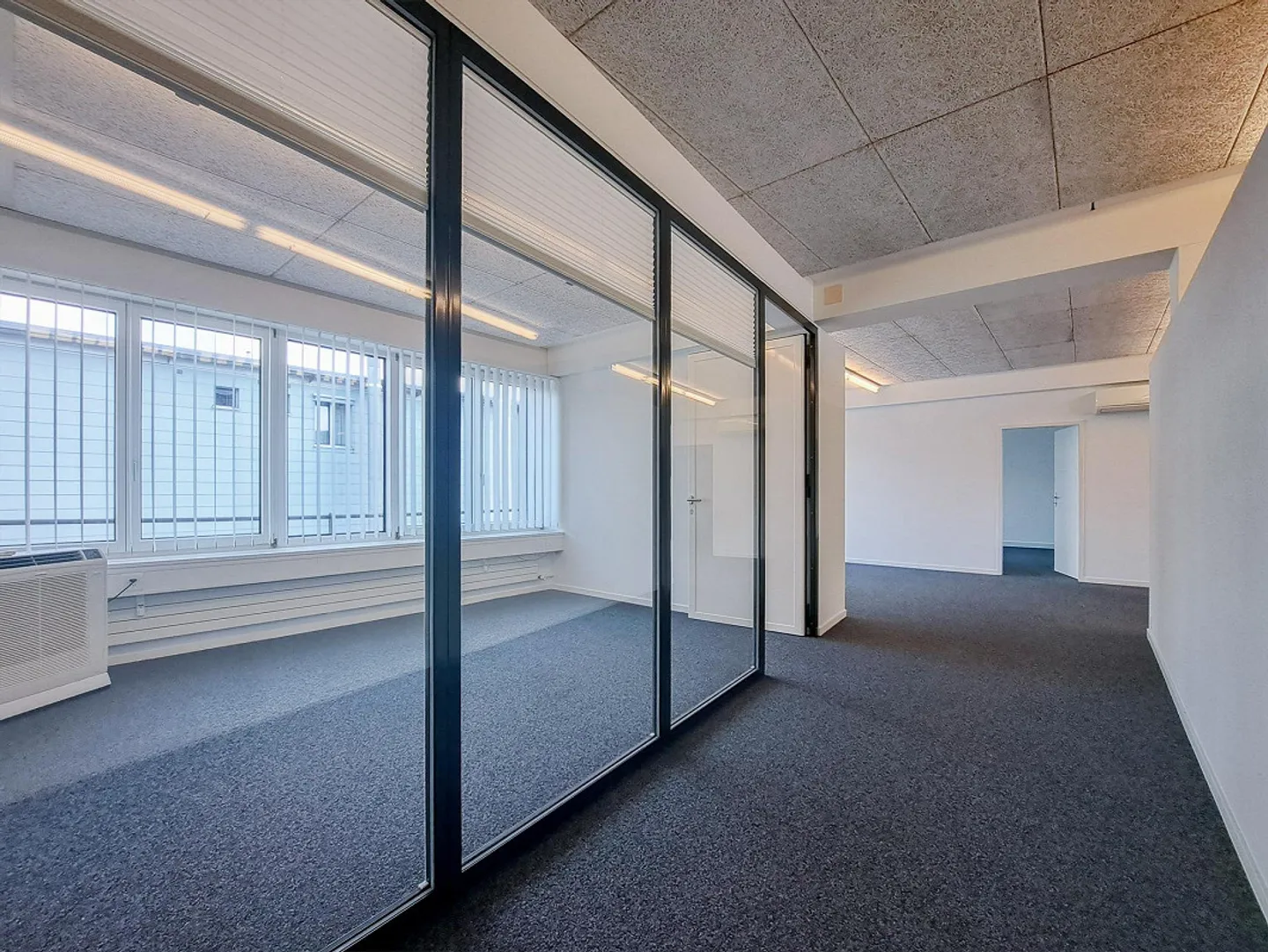 Bureaux spacieux 200m2 - Photo 3 sur 11