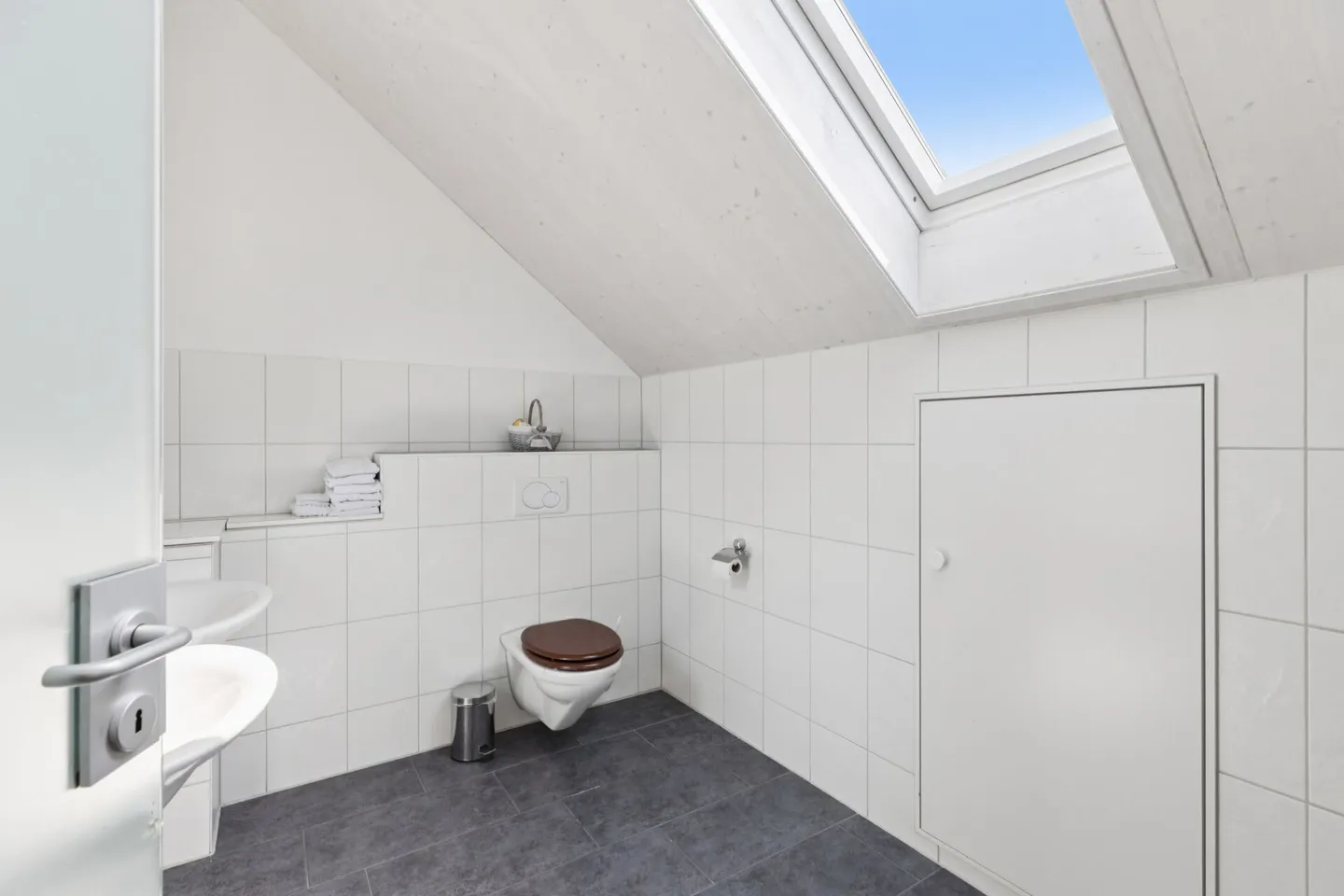 Charming 5.5-Room Semi-Detached House with Green Retreat - Photo 16 of 25