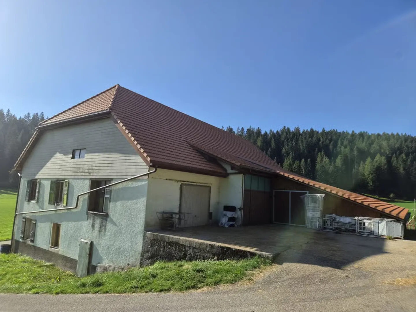 Zu verkaufen Bauernhof mit großzügigen Volumen - Foto 2 von 11