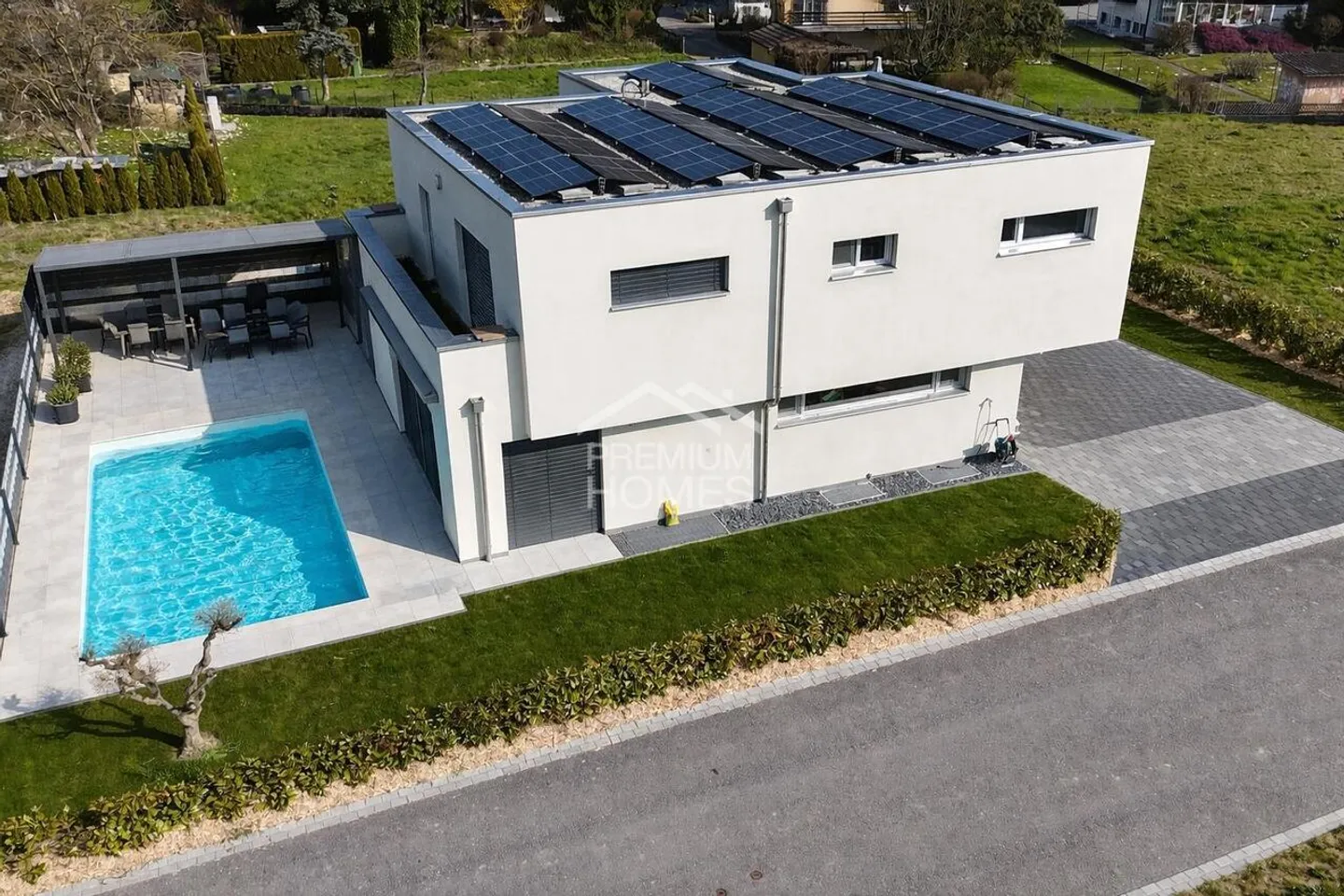 Modernes Einfamilienhaus mit Pool - Foto 1 von 13