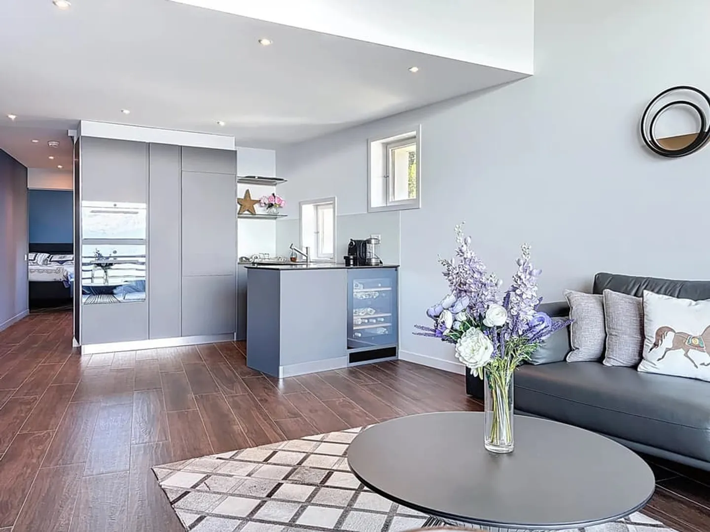 Two magnificent luxury apartments connected with a panoramic view - Photo 5 of 13