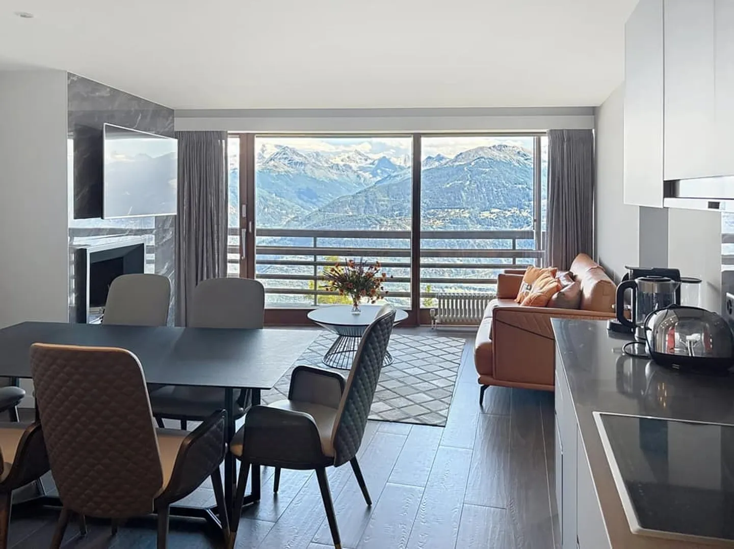 Two magnificent luxury apartments connected with a panoramic view - Photo 7 of 13