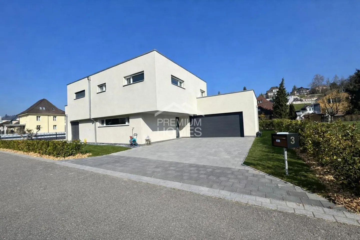 Modernes Einfamilienhaus mit Pool - Foto 2 von 13