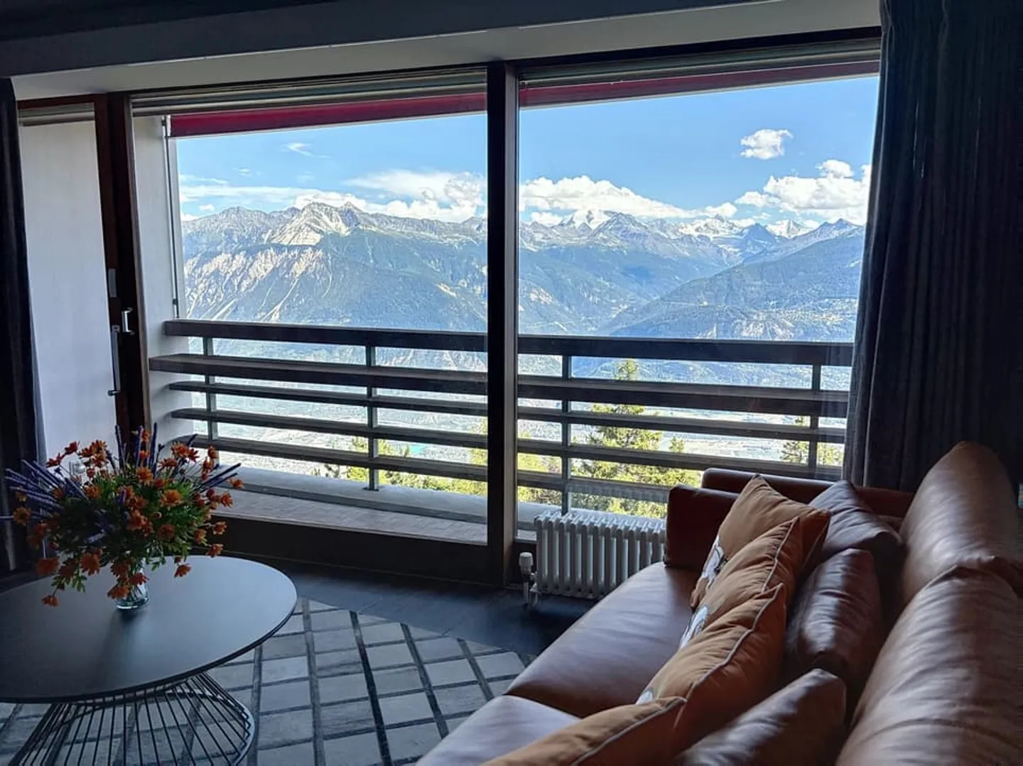 Two magnificent luxury apartments connected with a panoramic view - Photo 8 of 13