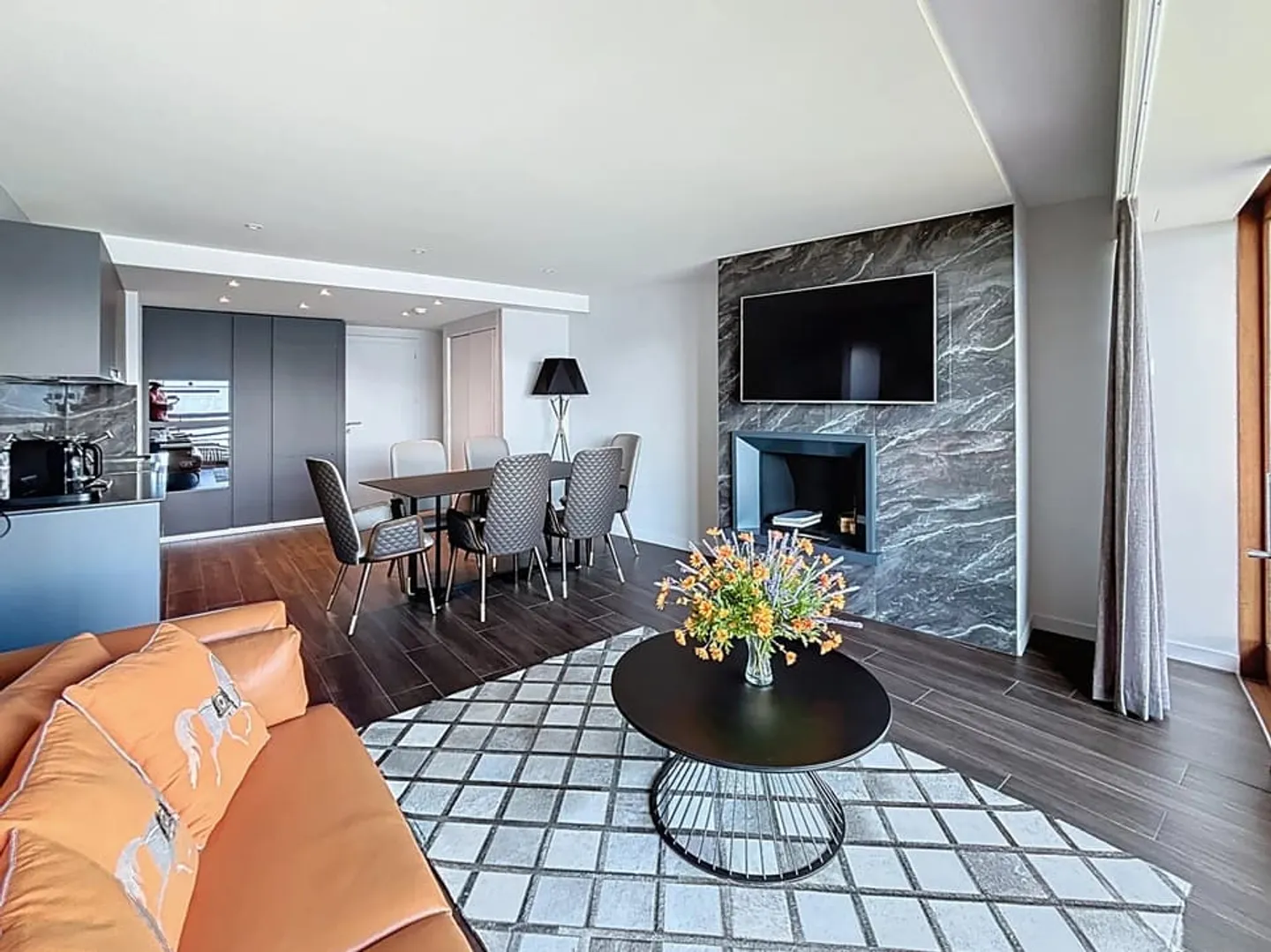 Two magnificent luxury apartments connected with a panoramic view - Photo 9 of 13