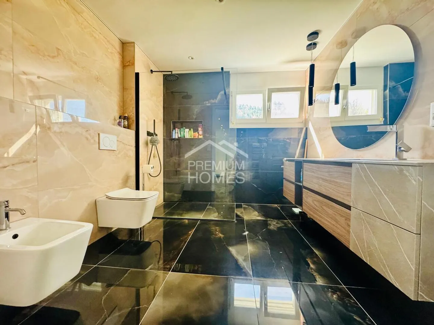 Modernes Einfamilienhaus mit Pool - Foto 7 von 13