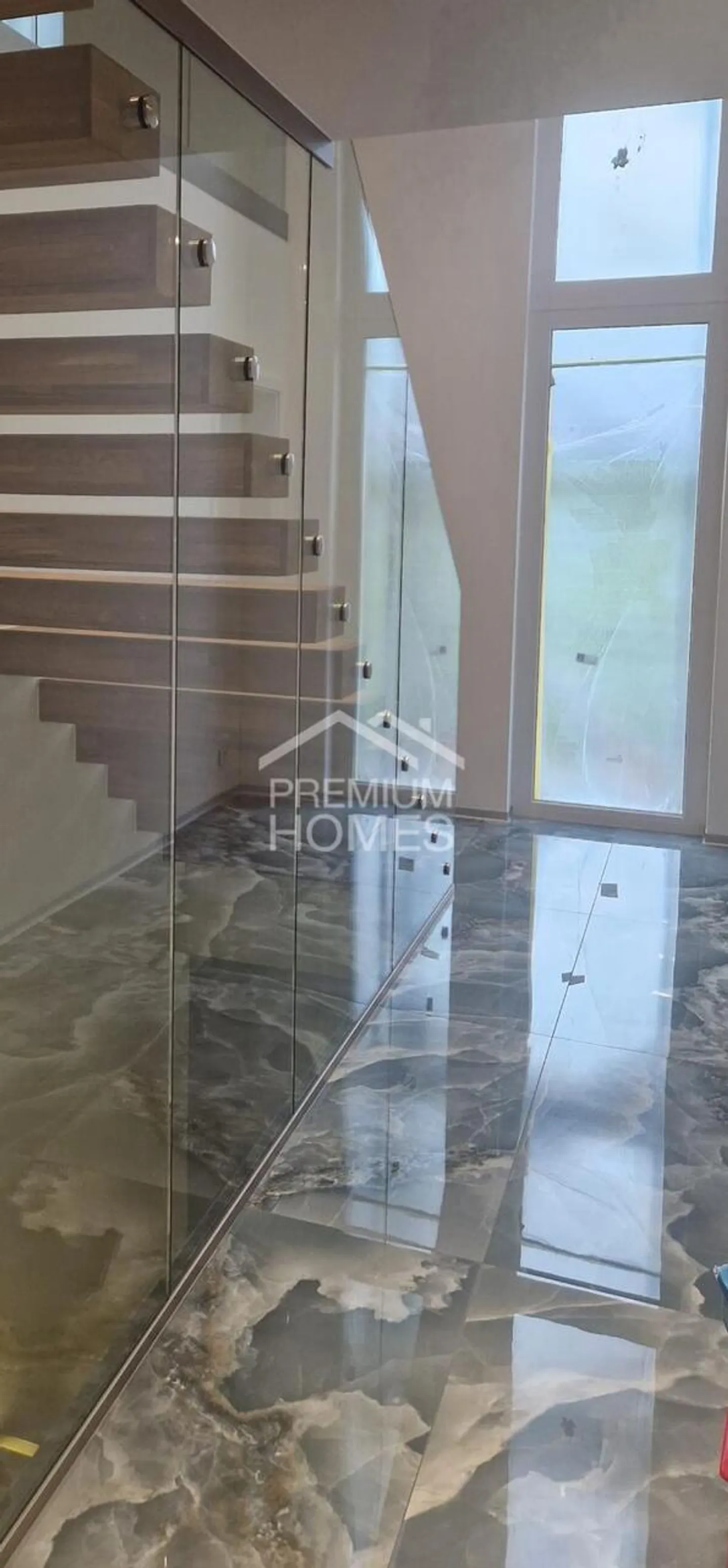 Modernes Einfamilienhaus mit Pool - Foto 10 von 13