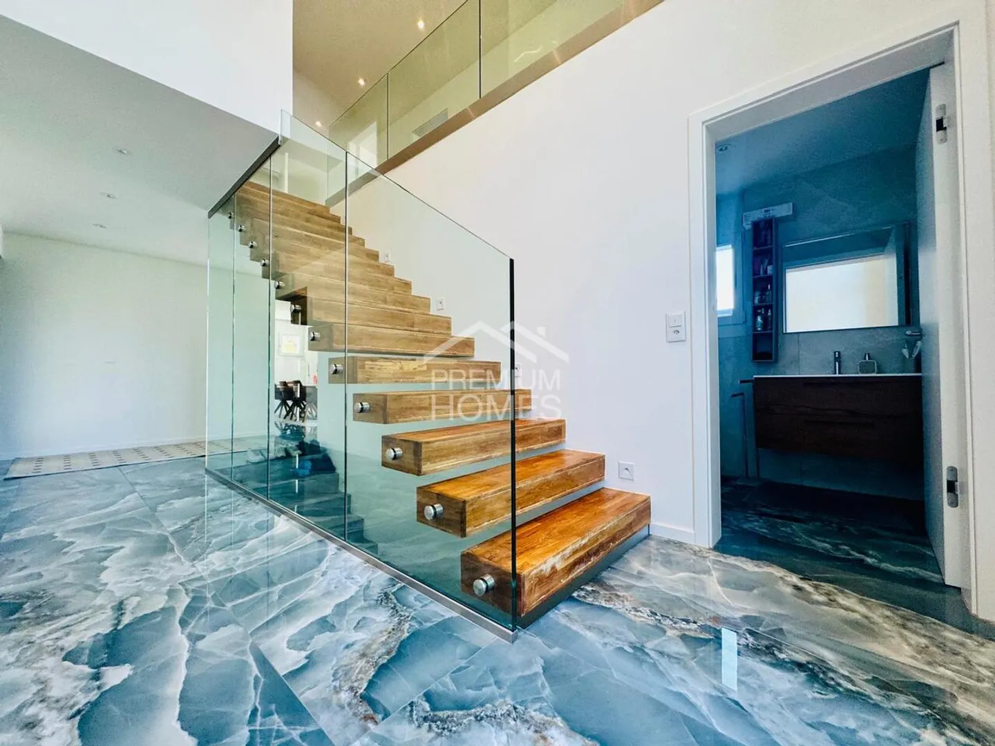 Modernes Einfamilienhaus mit Pool - Foto 6 von 13