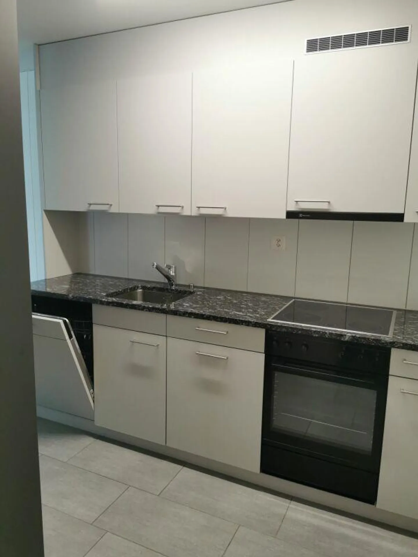 Appartement soigneusement conçu dans un endroit calme avec un caractère distinctif - Photo 3 sur 11