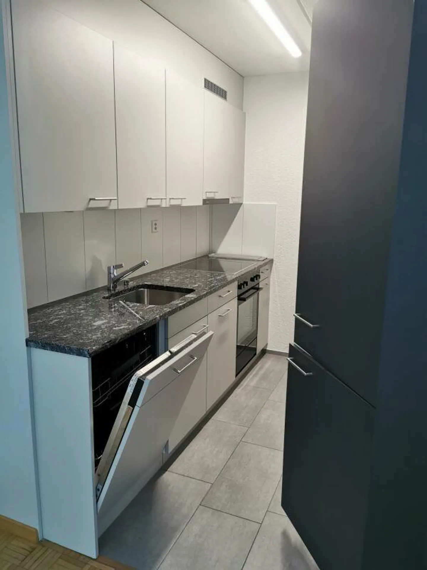 Appartement soigneusement conçu dans un endroit calme avec un caractère distinctif - Photo 4 sur 11