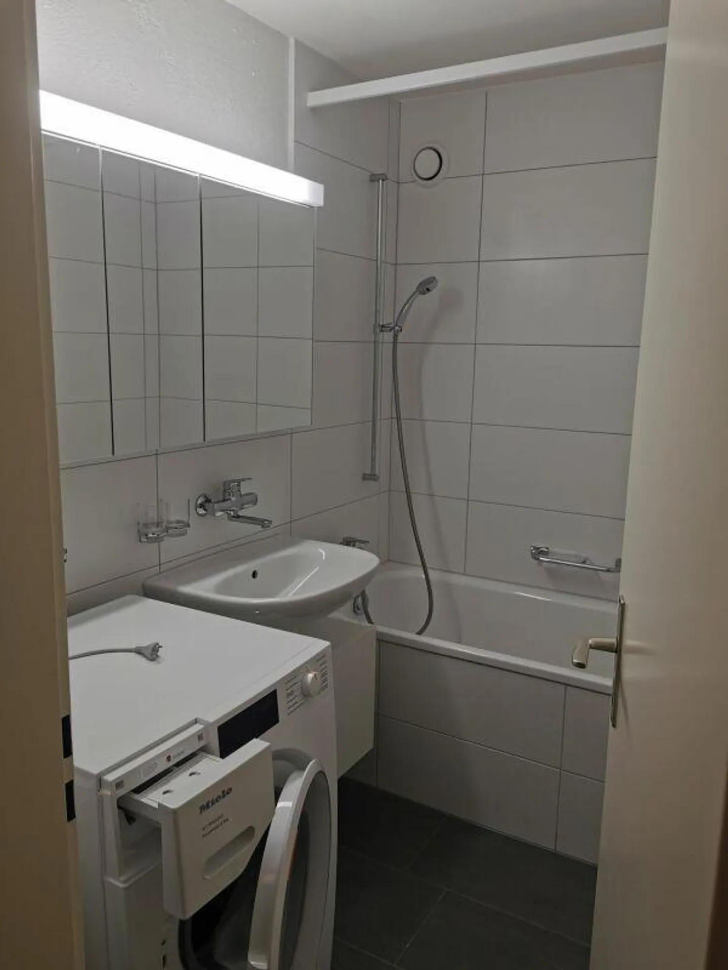 Appartement soigneusement conçu dans un endroit calme avec un caractère distinctif - Photo 6 sur 11