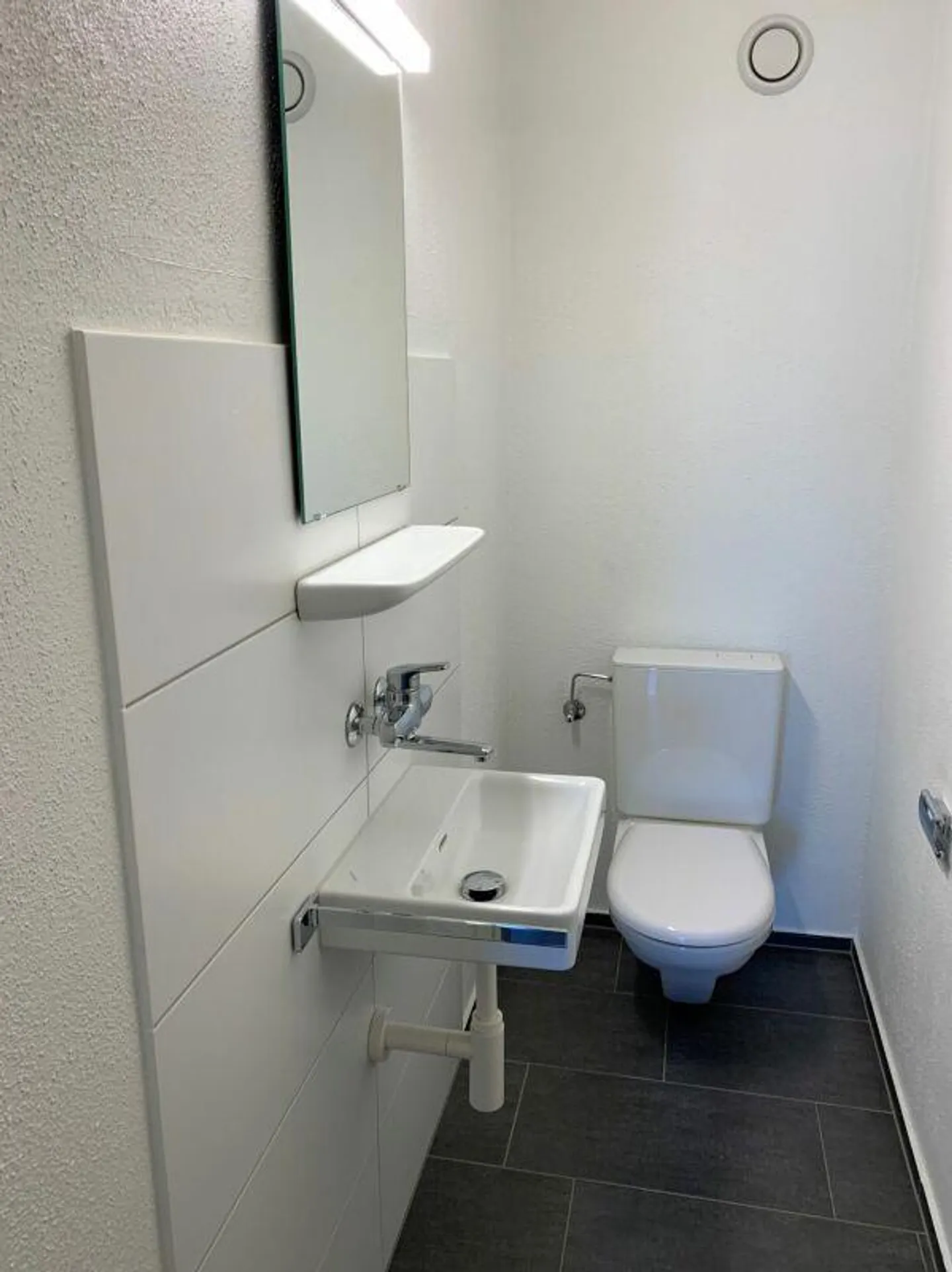 Appartement soigneusement conçu dans un endroit calme avec un caractère distinctif - Photo 5 sur 11