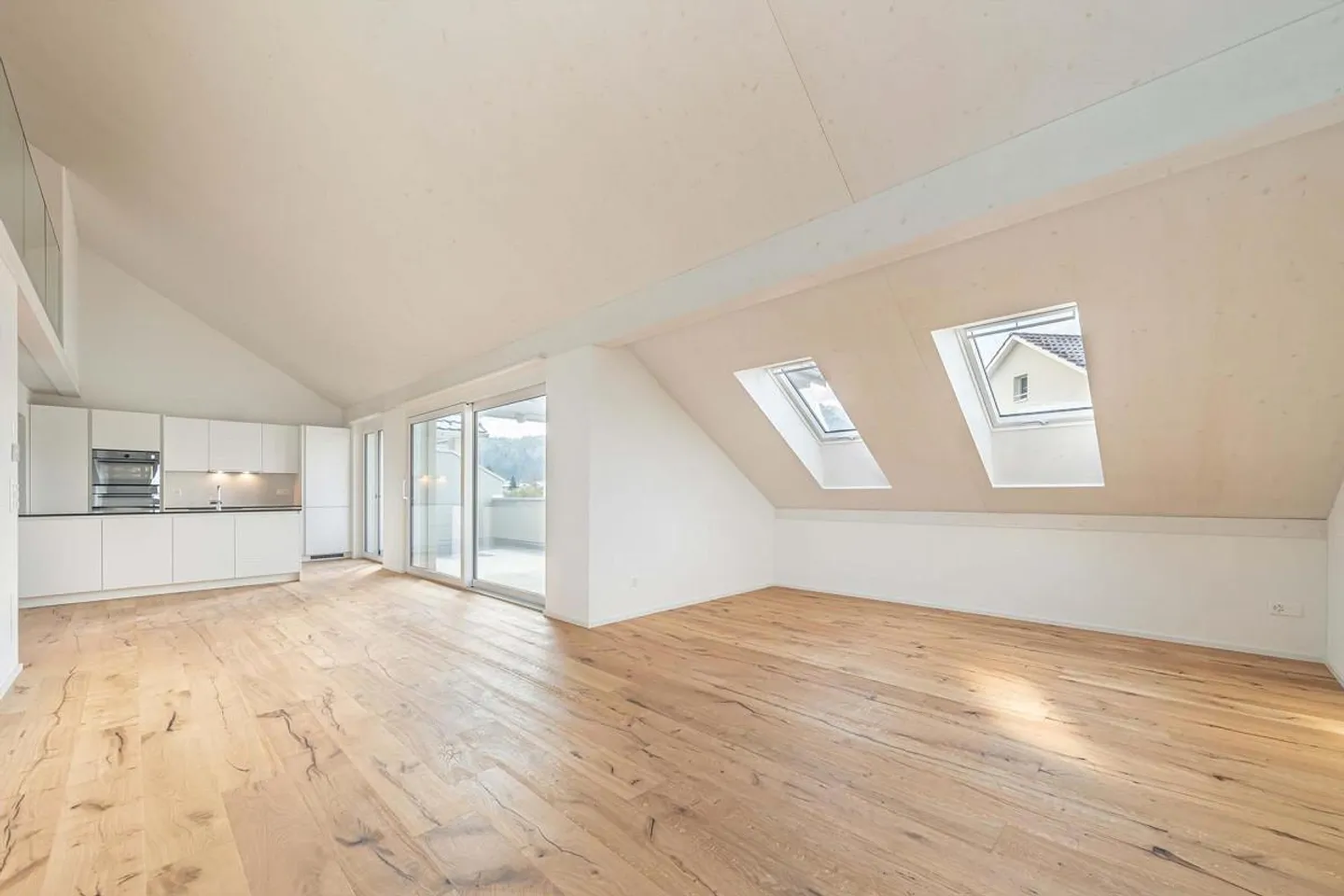 Exclusive 4.5 room gallery apartment with large loggia and high-quality finish - Photo 14 of 16